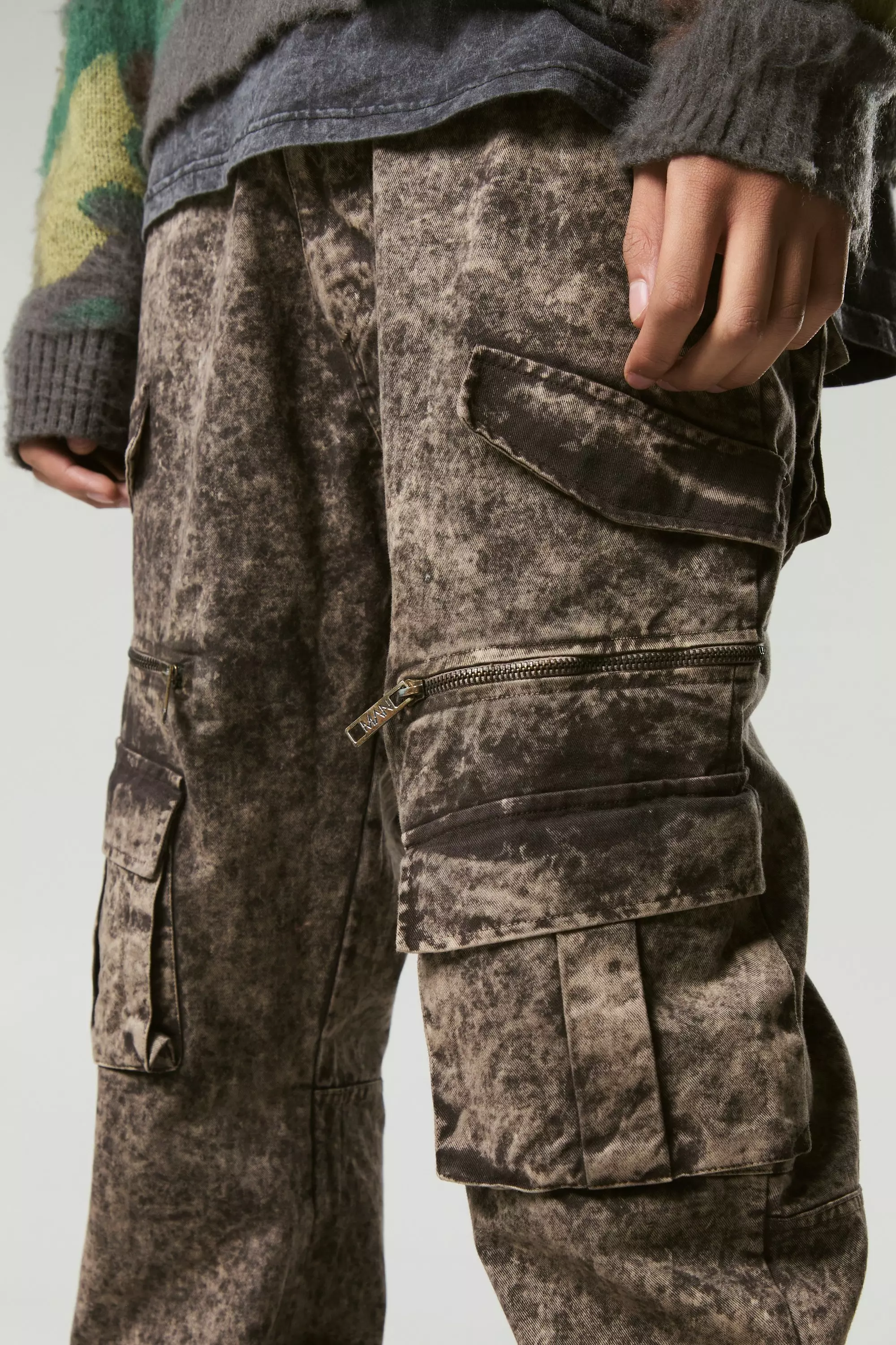 Relaxed Flared Heavy Washed Cargo Trousers | boohooMAN USA