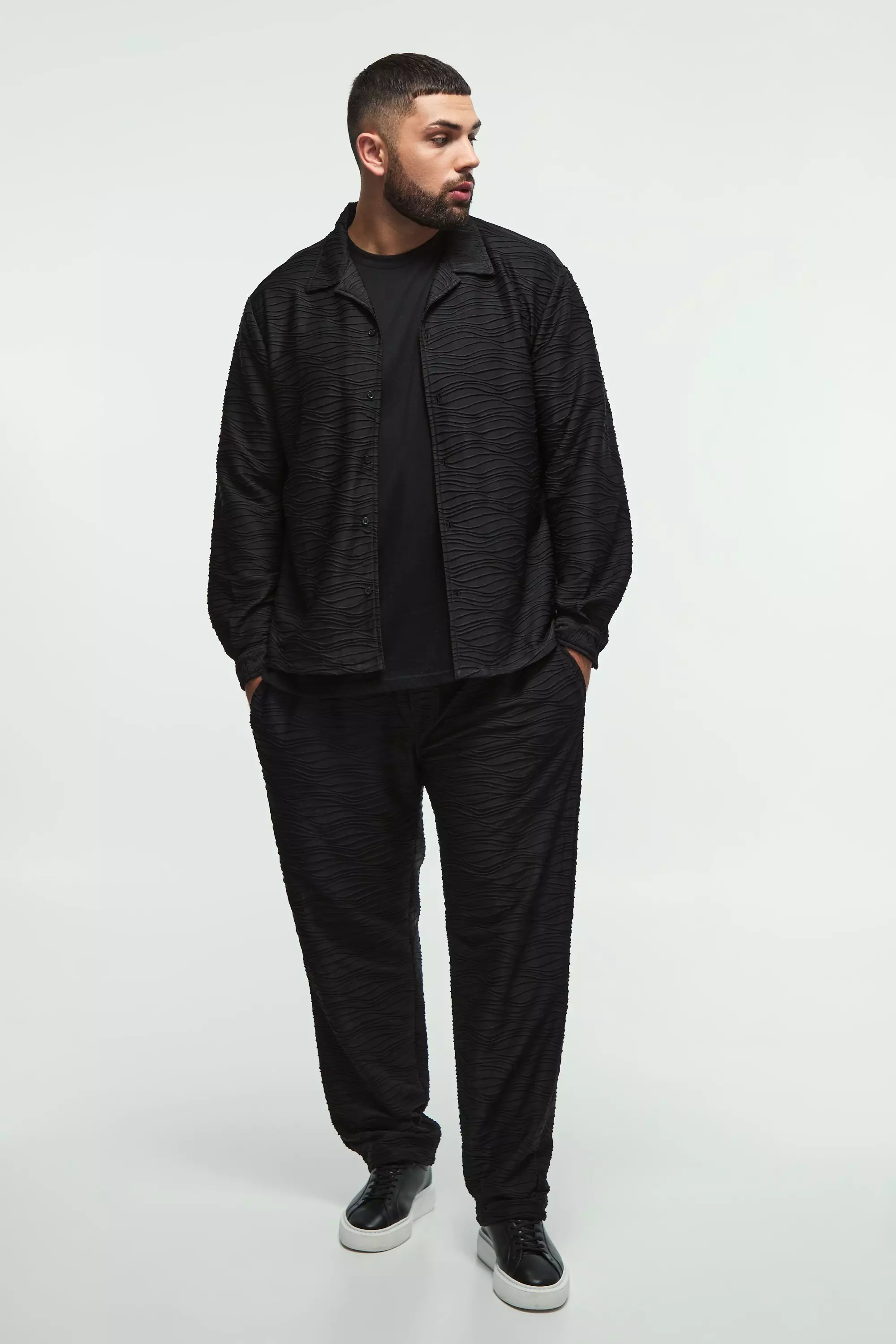 Plus schwarzes Hemd und Hose mit geradem Bein, Black alternatives Bild