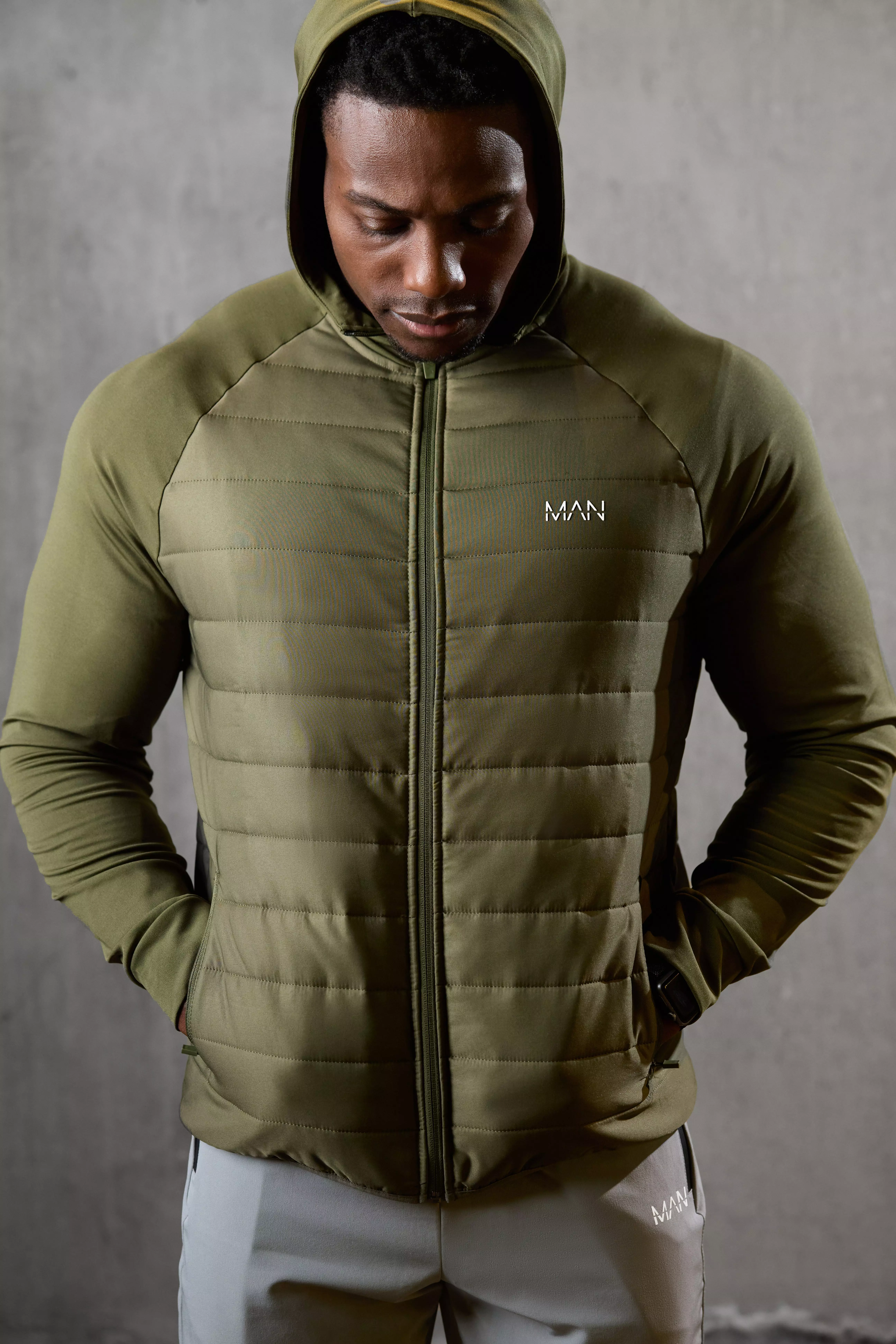 Gesteppter Man Active Hoodie mit Reißverschluss, Khaki alternatives Bild