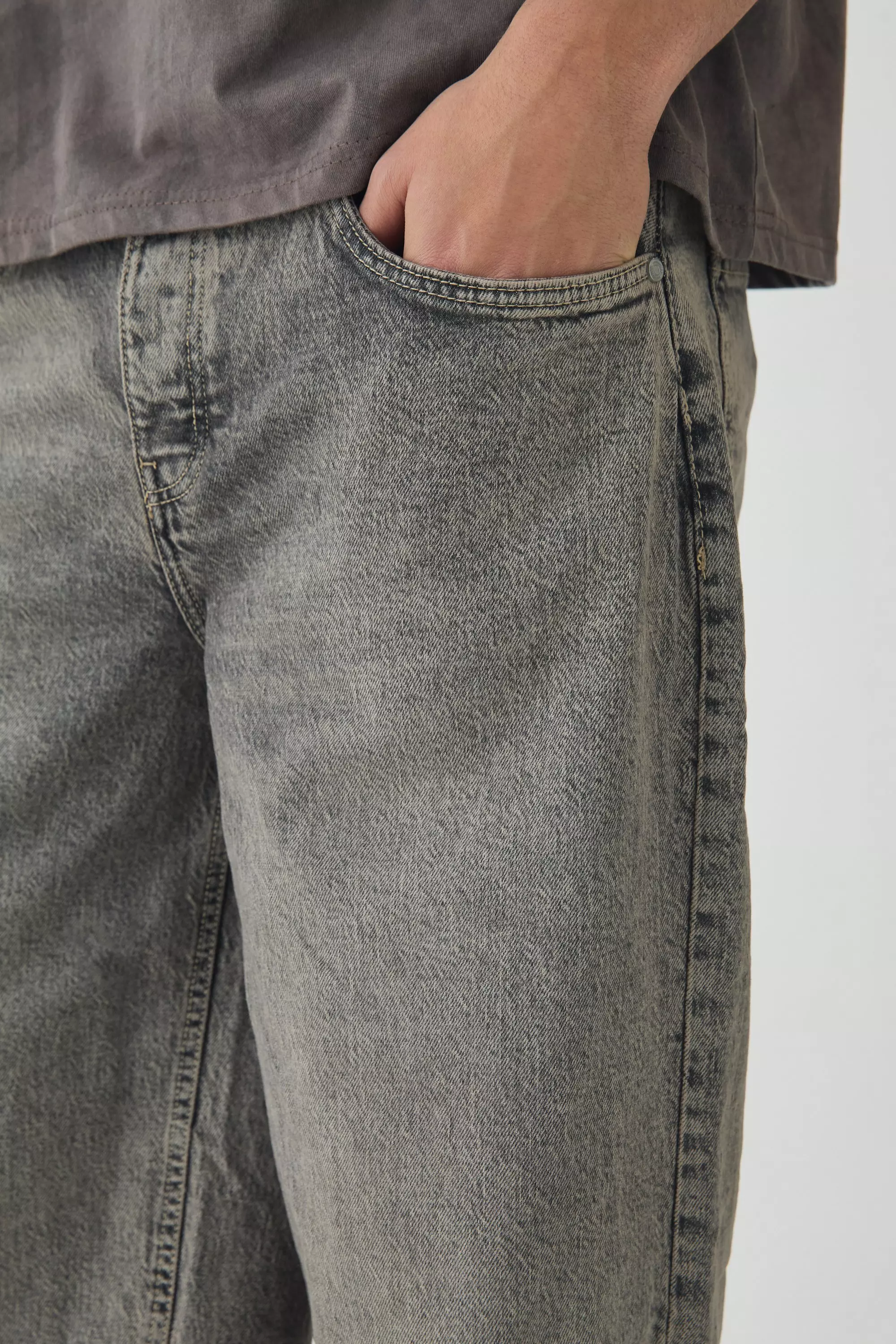 Relaxed Fit Stone Washed Jeans alternative image