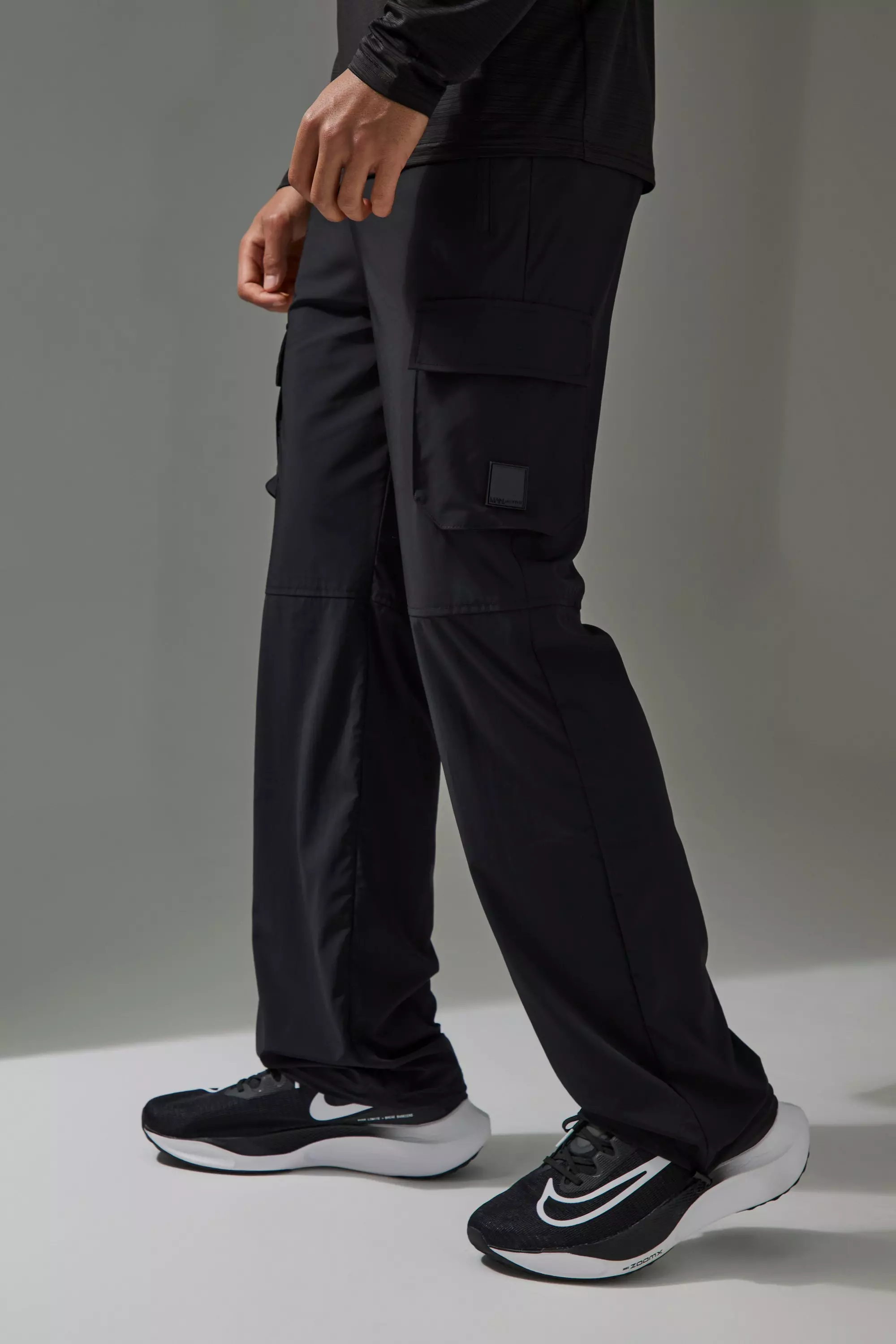 Black Man Active Cargo Wide Leg Jogger alternative image