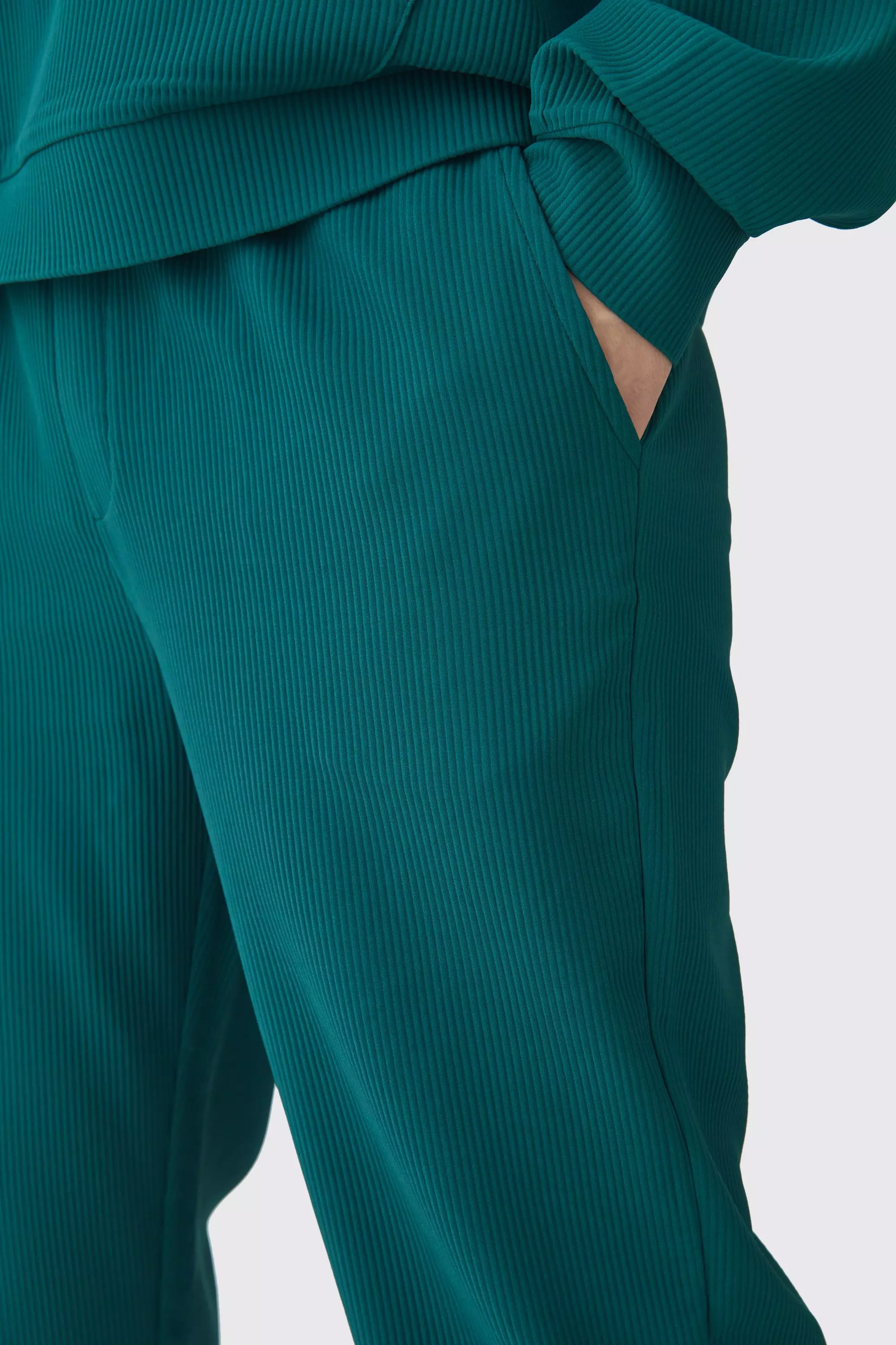 Forest Tall Toelopende Plisse Broek alternatieve afbeelding