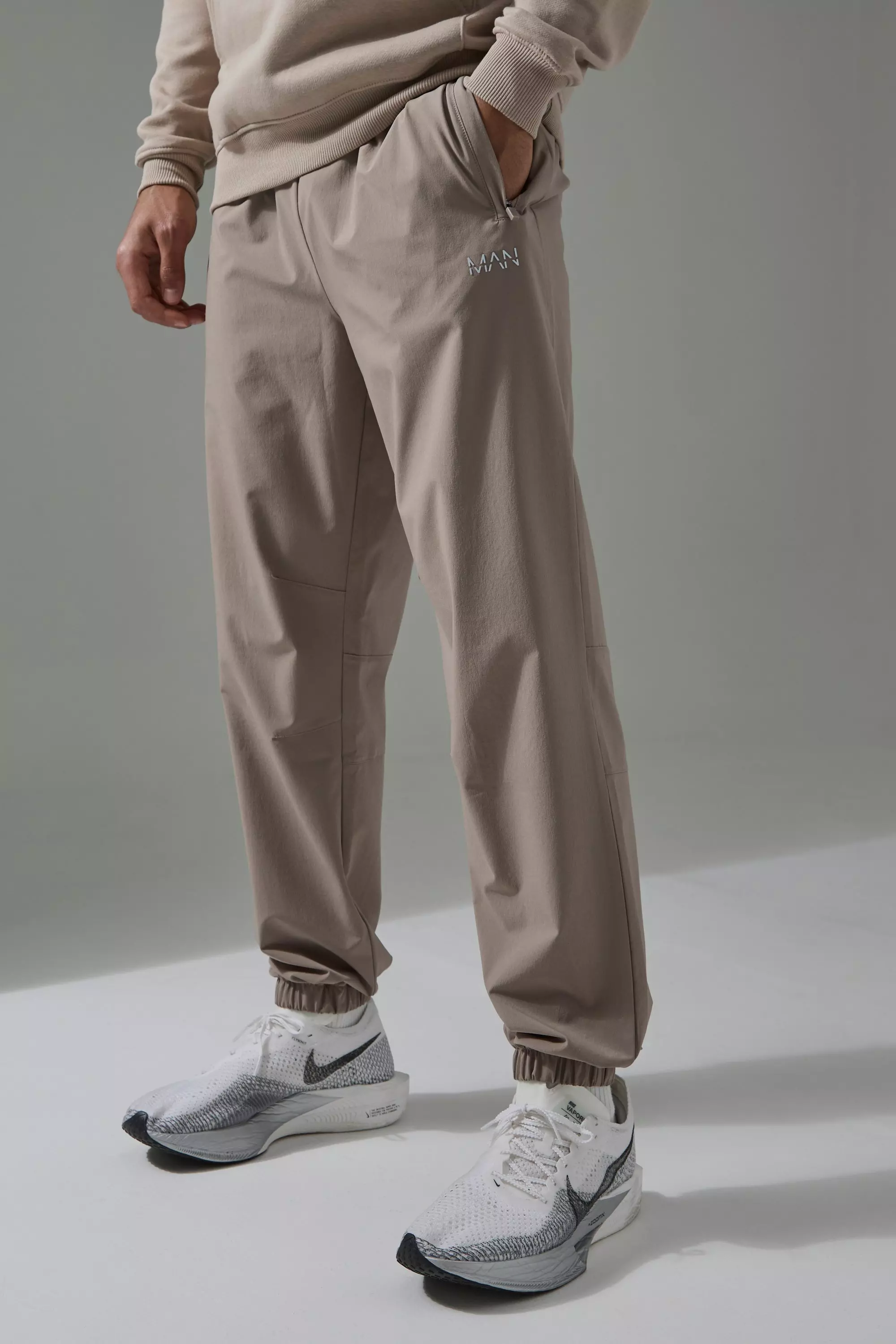 Man Active Cuffed Hem Regular Fit Sweatpants Sand