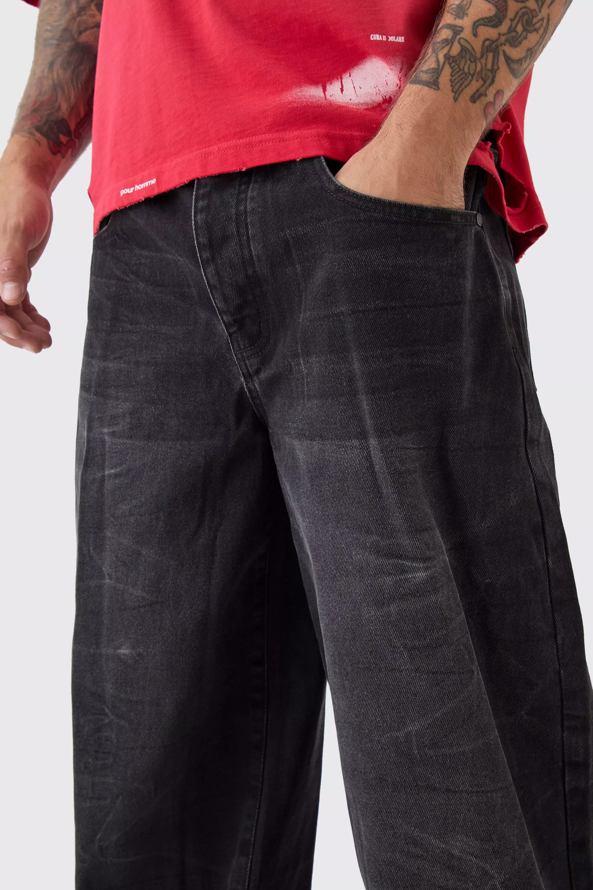 Lockere getönte Jeans | boohooMAN DE
