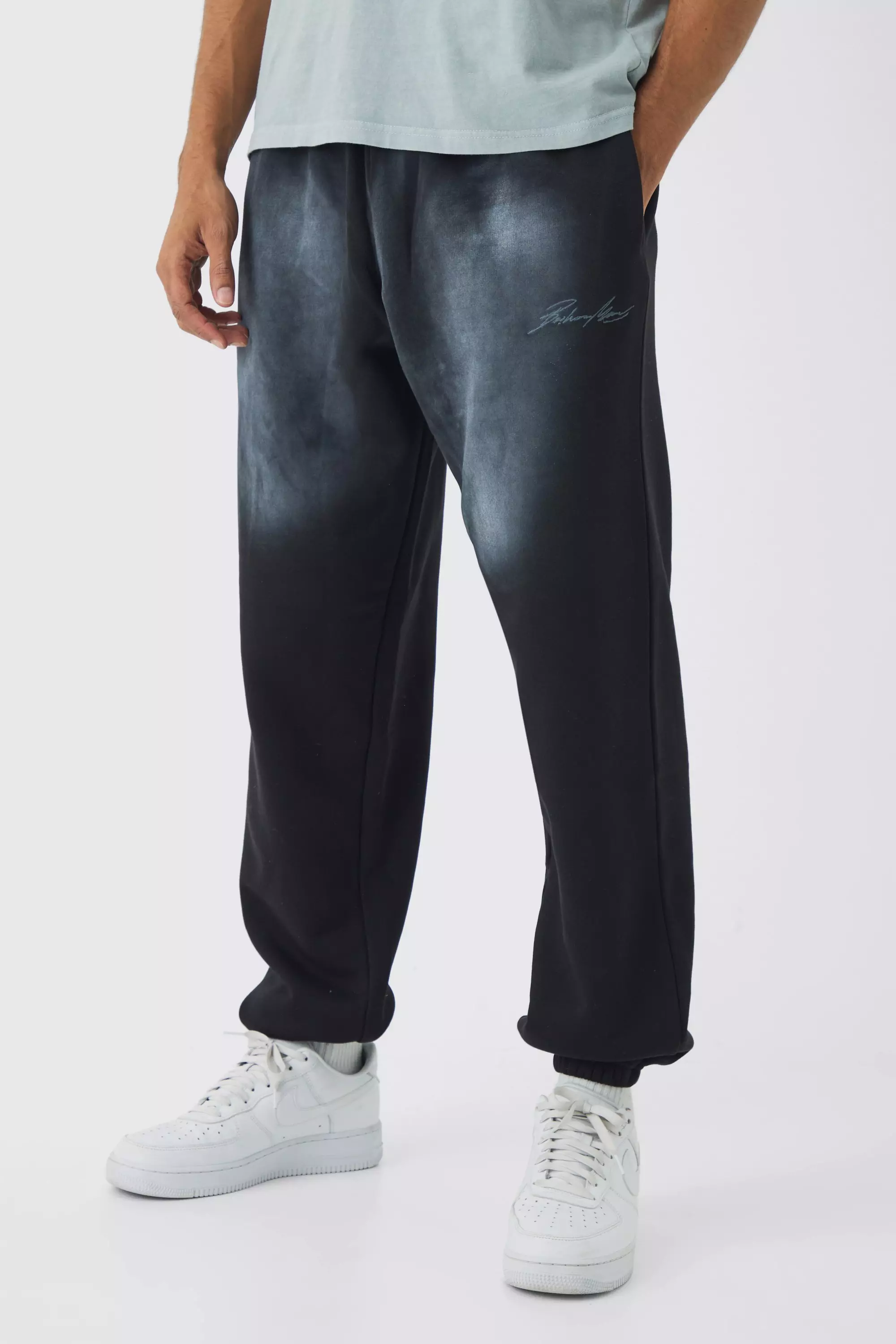 Black Oversized Man Spray Wash Joggers alternative image
