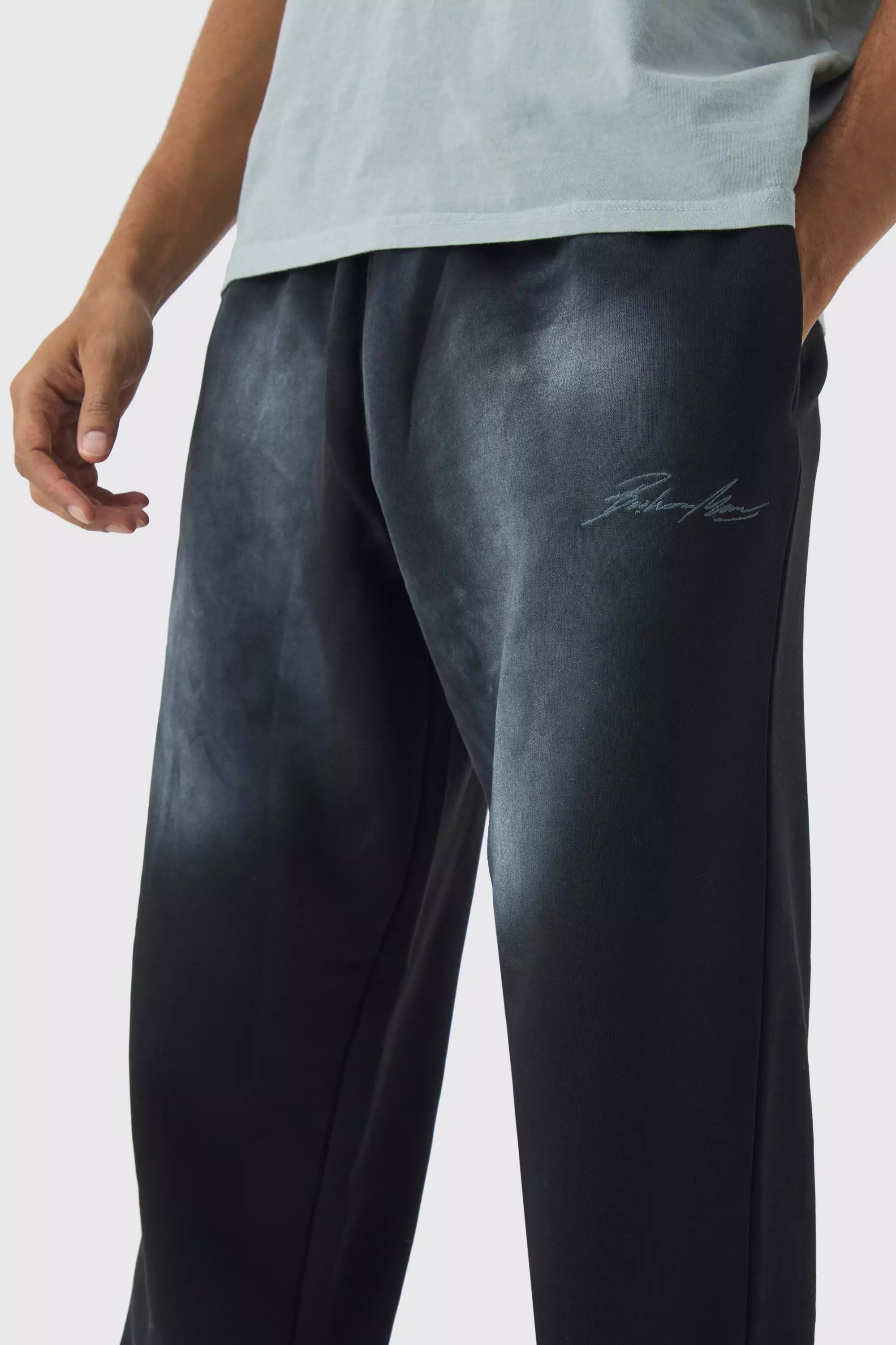 Black Oversized Man Spray Wash Joggers alternative image