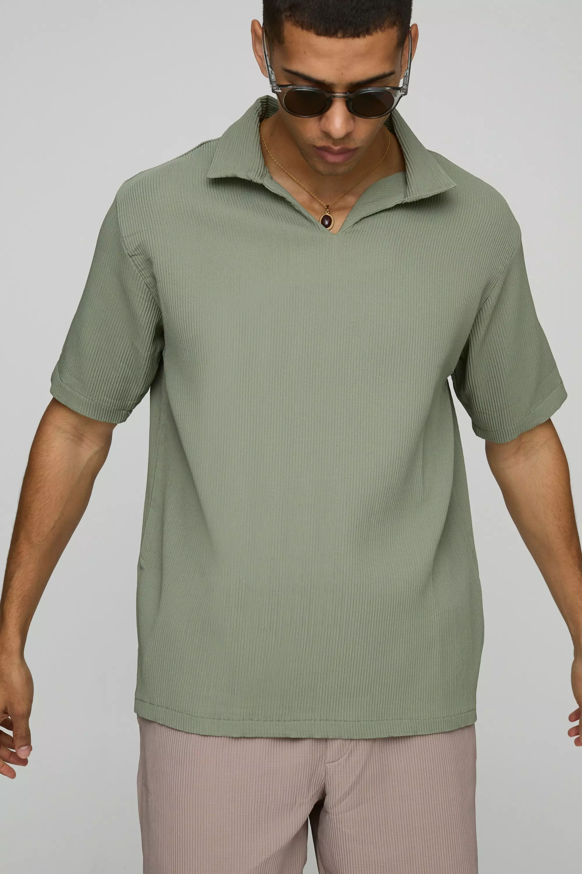 Khaki Oversized V-Neck Pleated Overhead Shirt alternative image