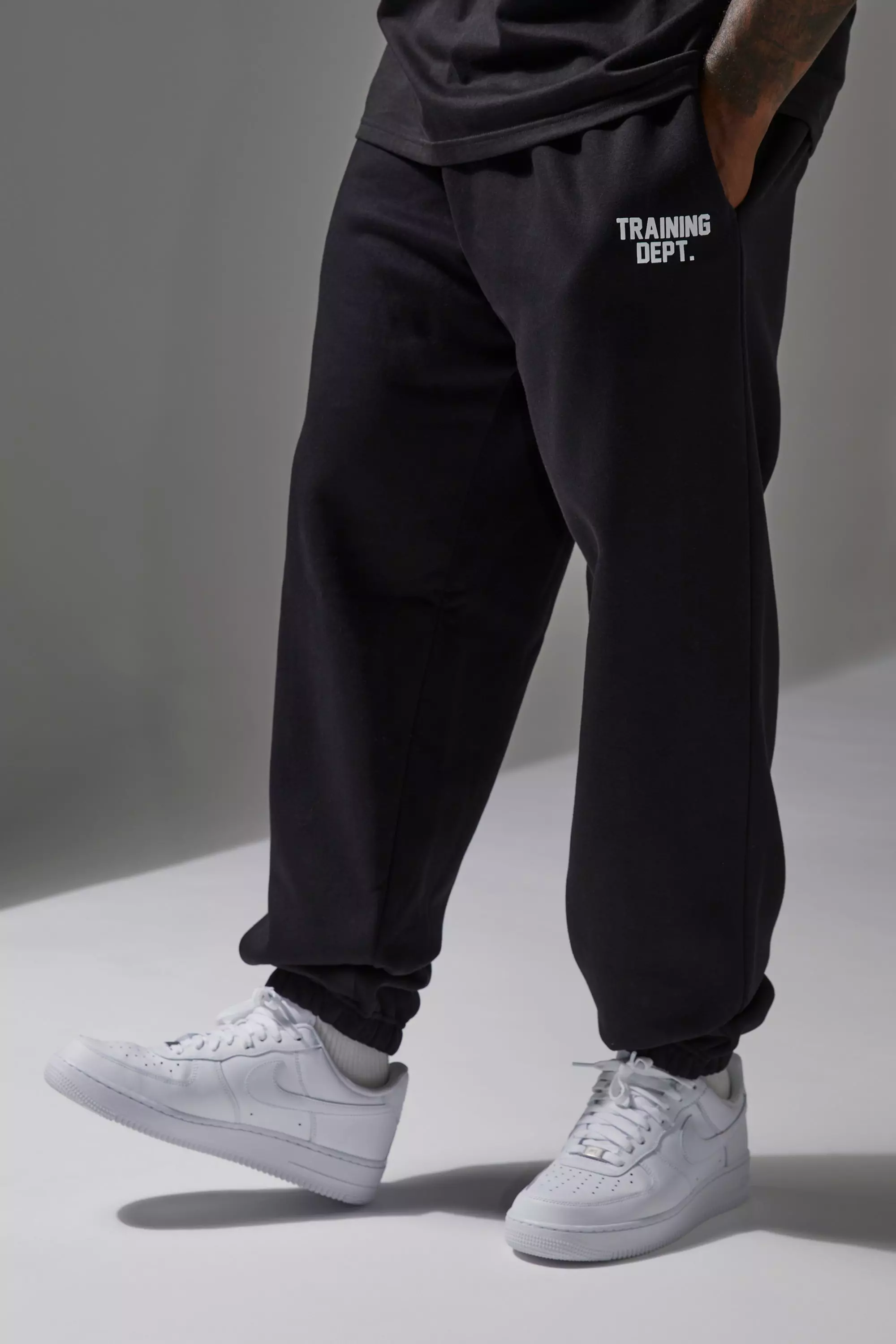 Oversize Training Dept Jogginghose, Black alternatives Bild