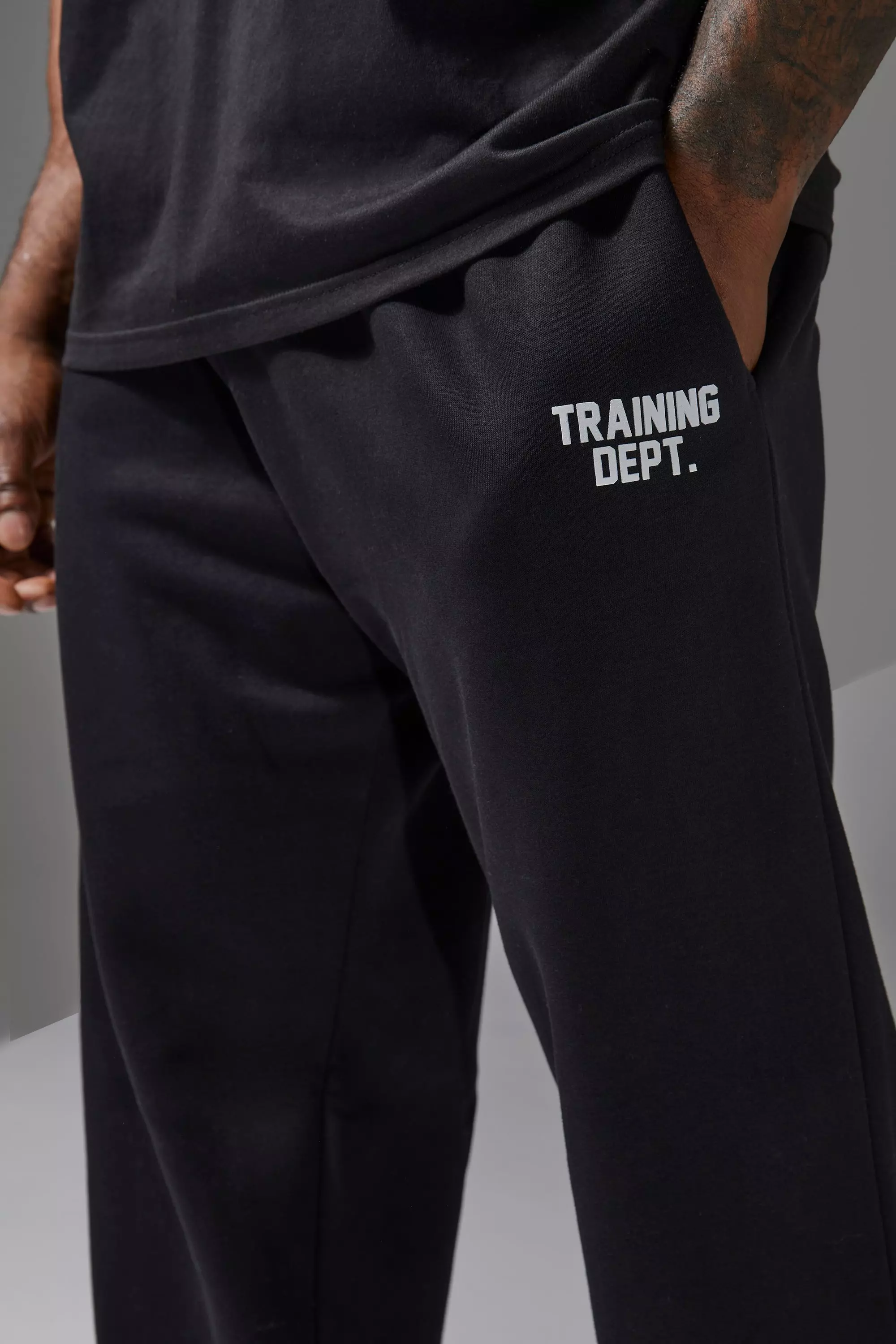 Oversize Training Dept Jogginghose, Black alternatives Bild