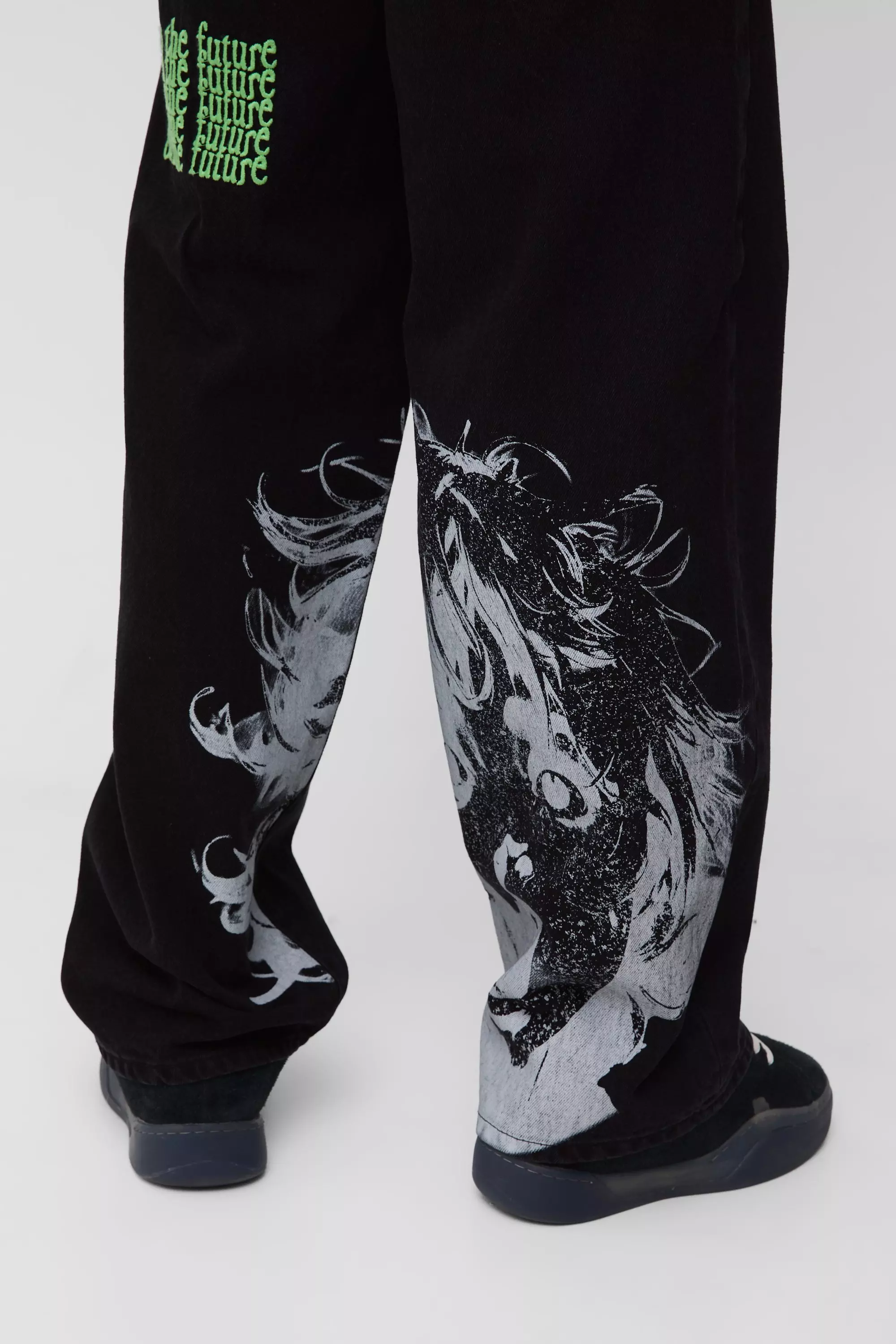 Lockere Jeans mit Stickerei, Black alternatives Bild
