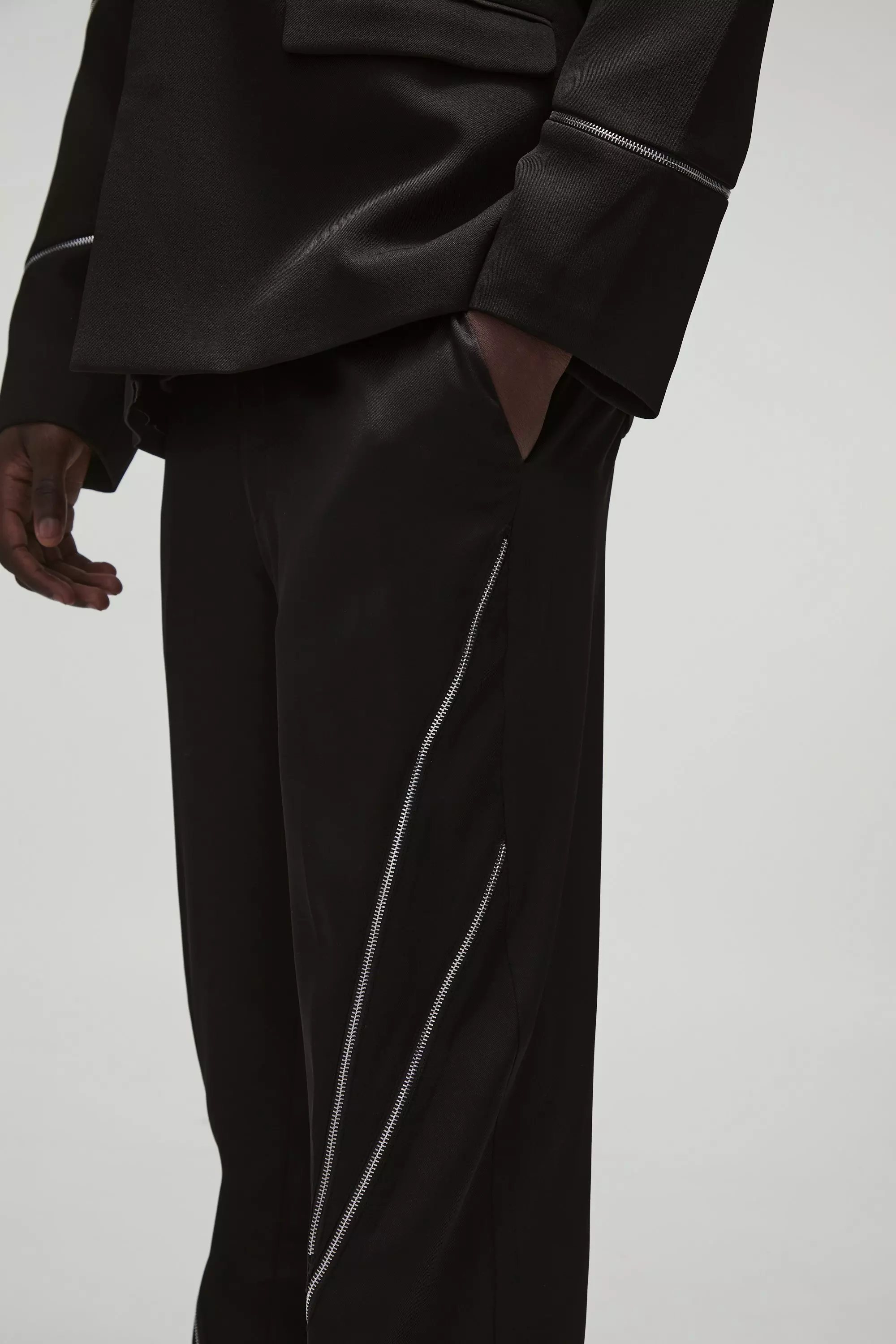Pantaloni Sartoriali Slim Fit Con Zip Multiple, Black immagine alternativa
