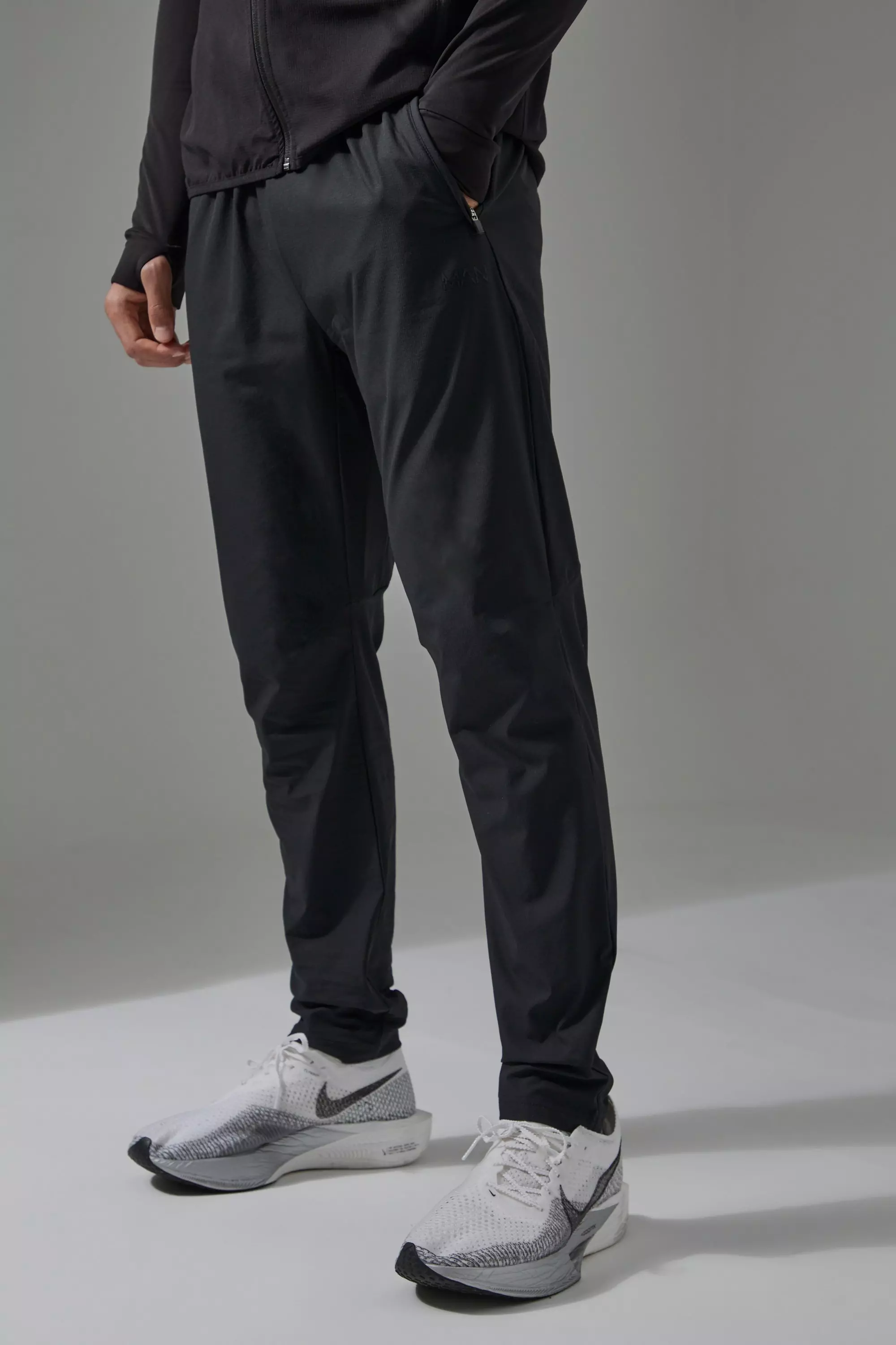 Man Active Shower Resist Tapered Trail Jogger Black