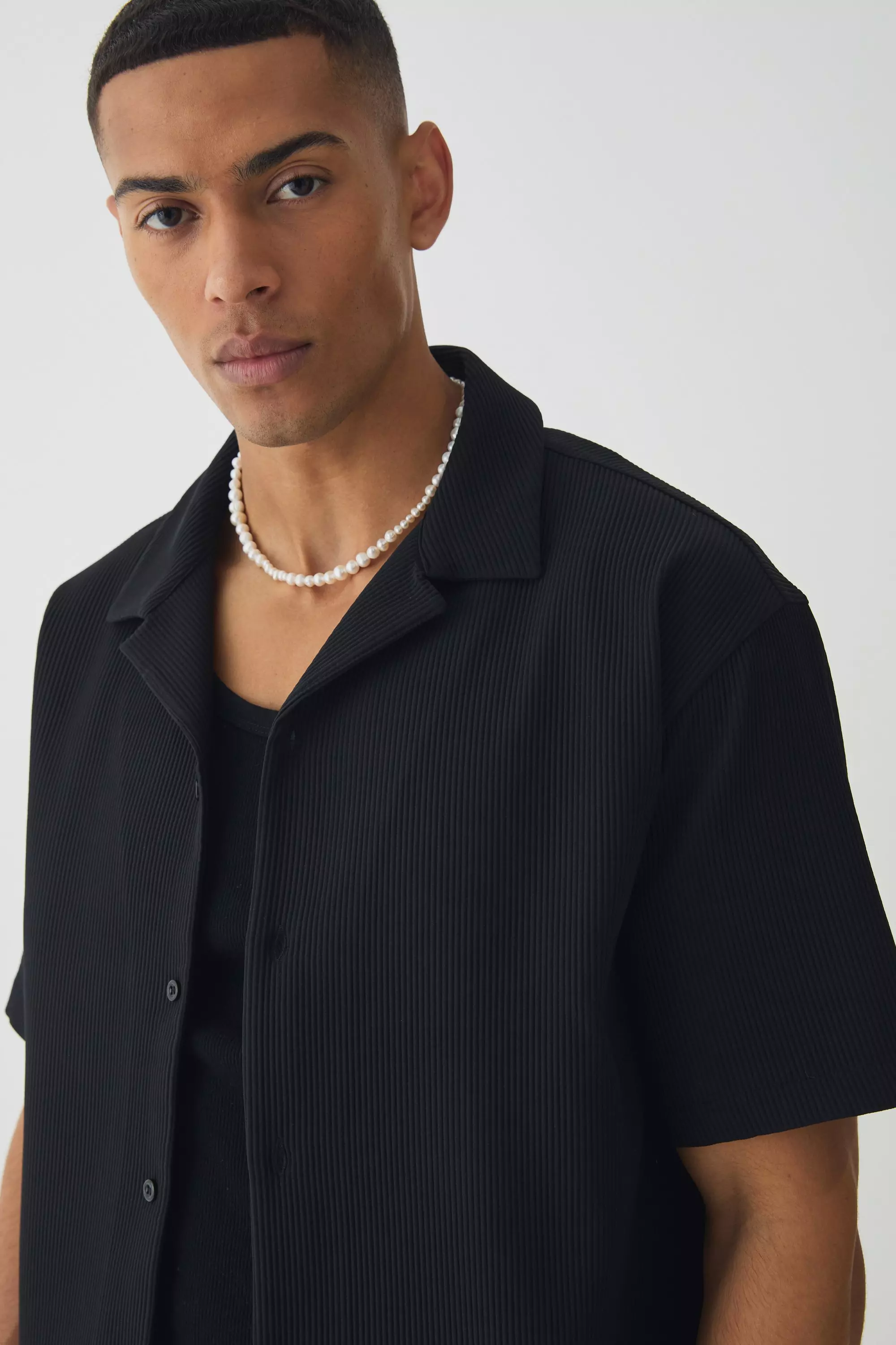Black Short Sleeve Revere Oversized Pleated Shirt alternative image