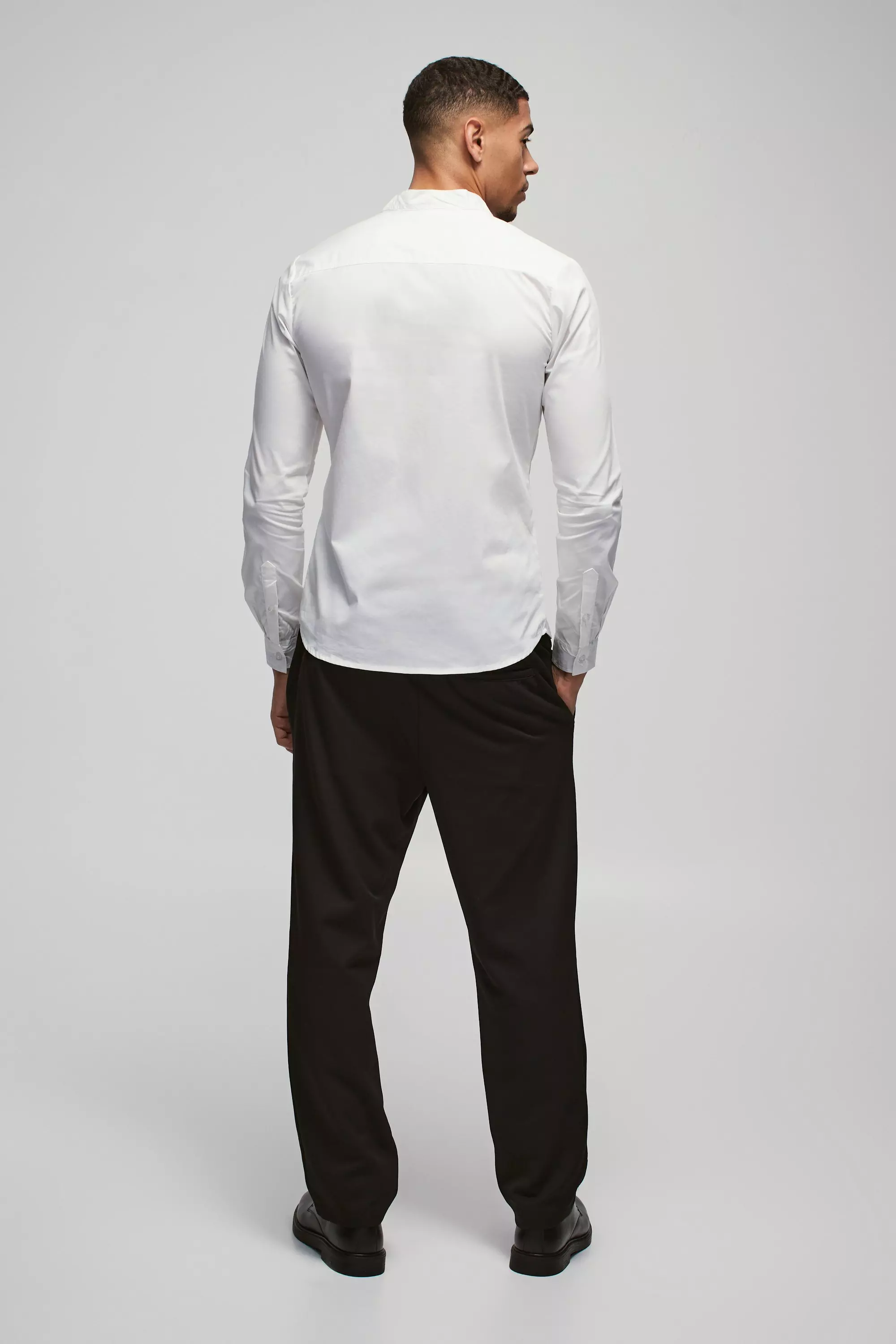White Stretch Overhemd Met Lange Mouwen En Opa Kraag alternatieve afbeelding