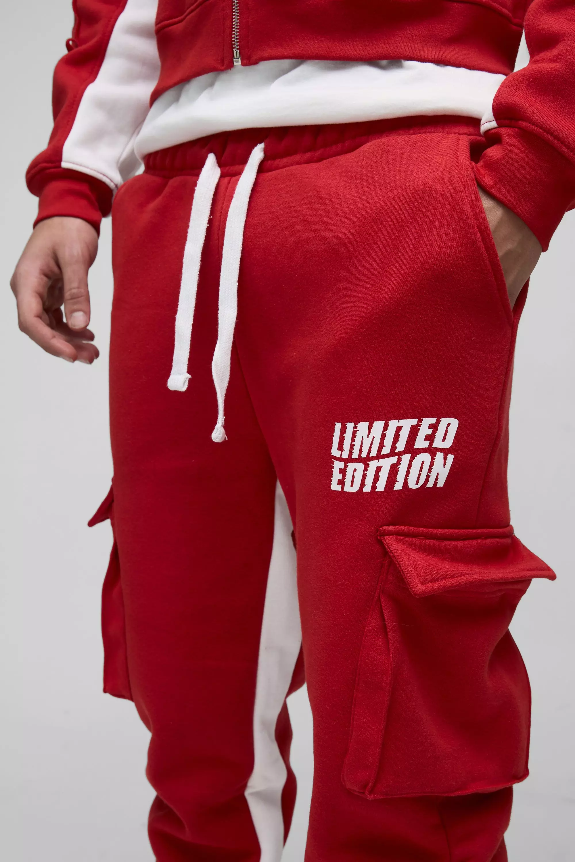 Red Geplooide Sterren Joggingbroek Met Cargo Zakken alternatieve afbeelding