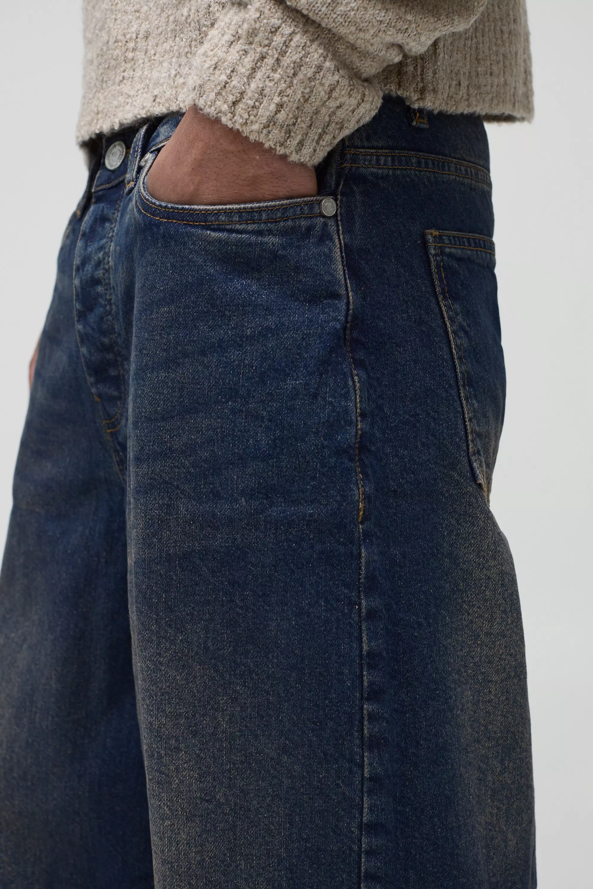 Lockere Jeans mit geteiltem Saum, Antique blue alternatives Bild