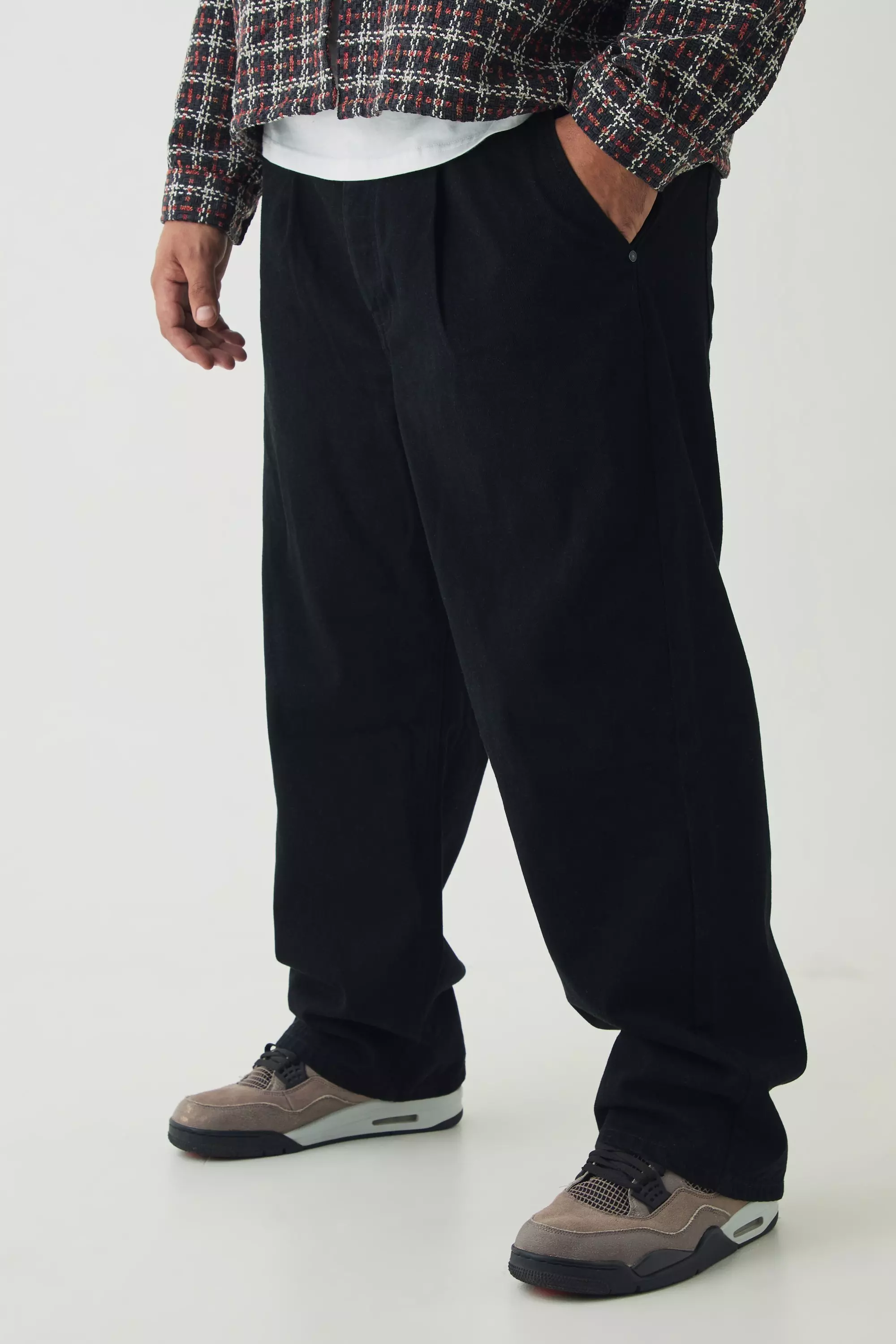 Plus lockere Hose in Schwarz mit Gürtel, Black alternatives Bild