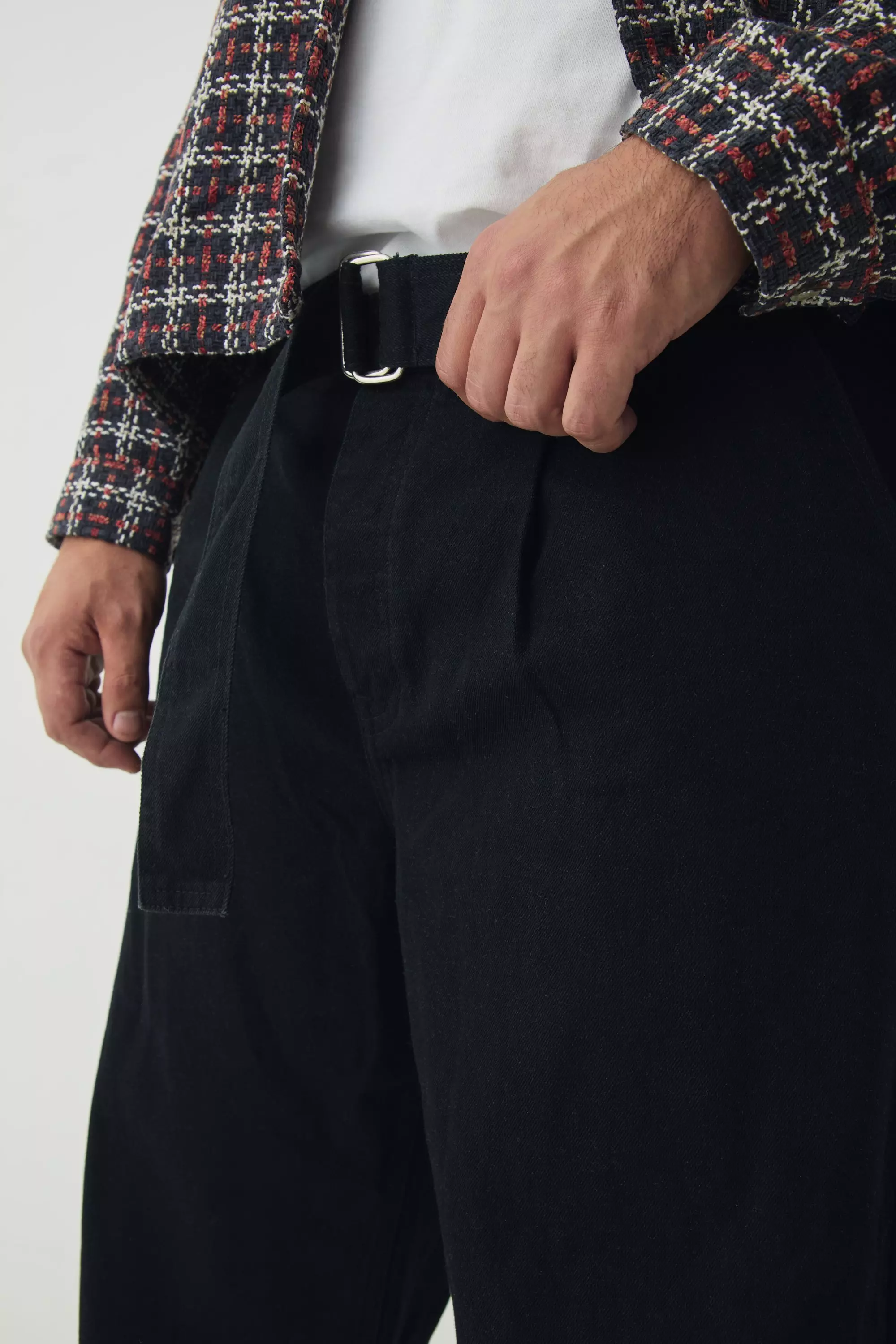 Plus lockere Hose in Schwarz mit Gürtel, Black alternatives Bild