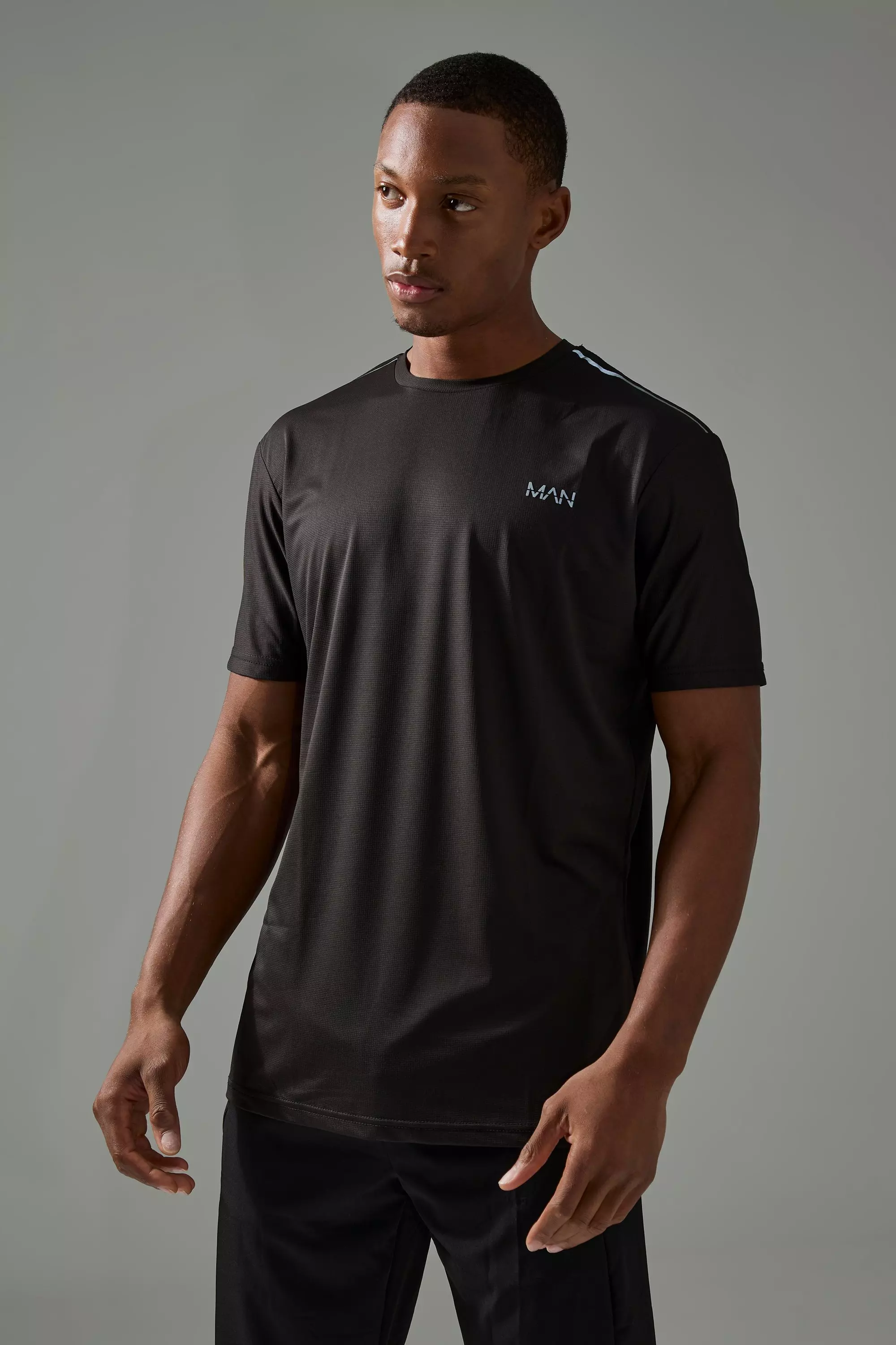 Man Active Grid Regular Fit Performance T-shirt Black