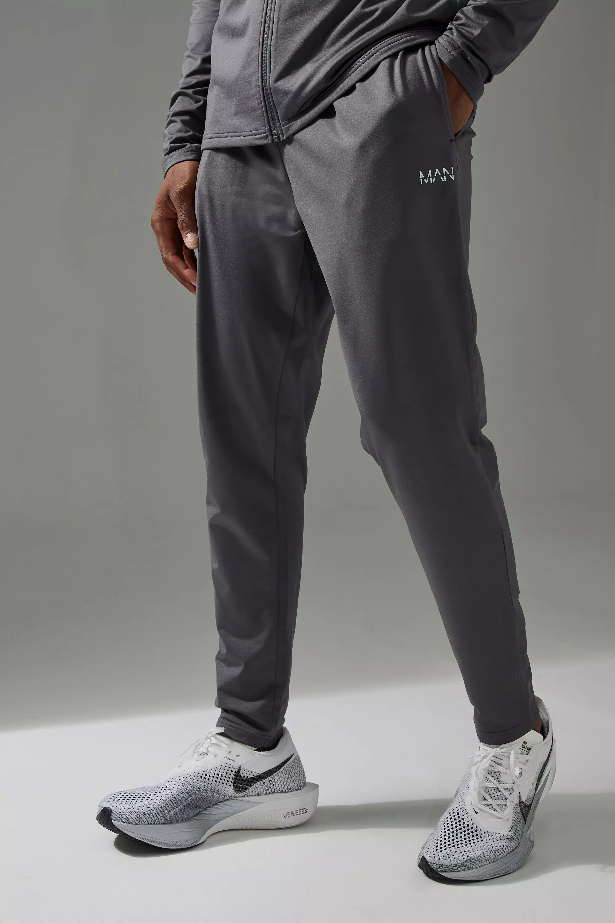 Man Active Fleece Back Performance Tapered Sweatpants Charcoal