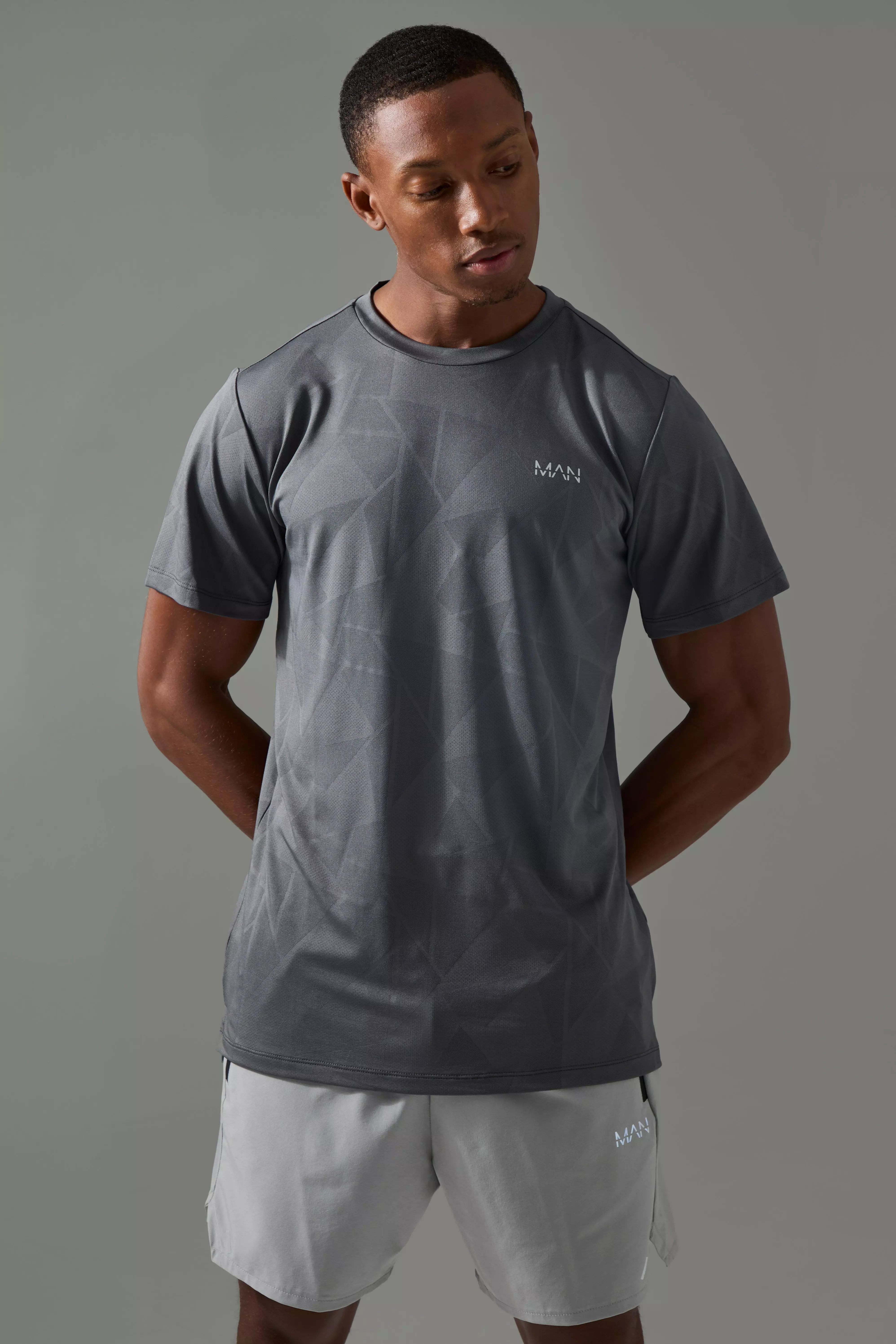 Man Active Geo Jacquard Regular Fit T-shirt Charcoal