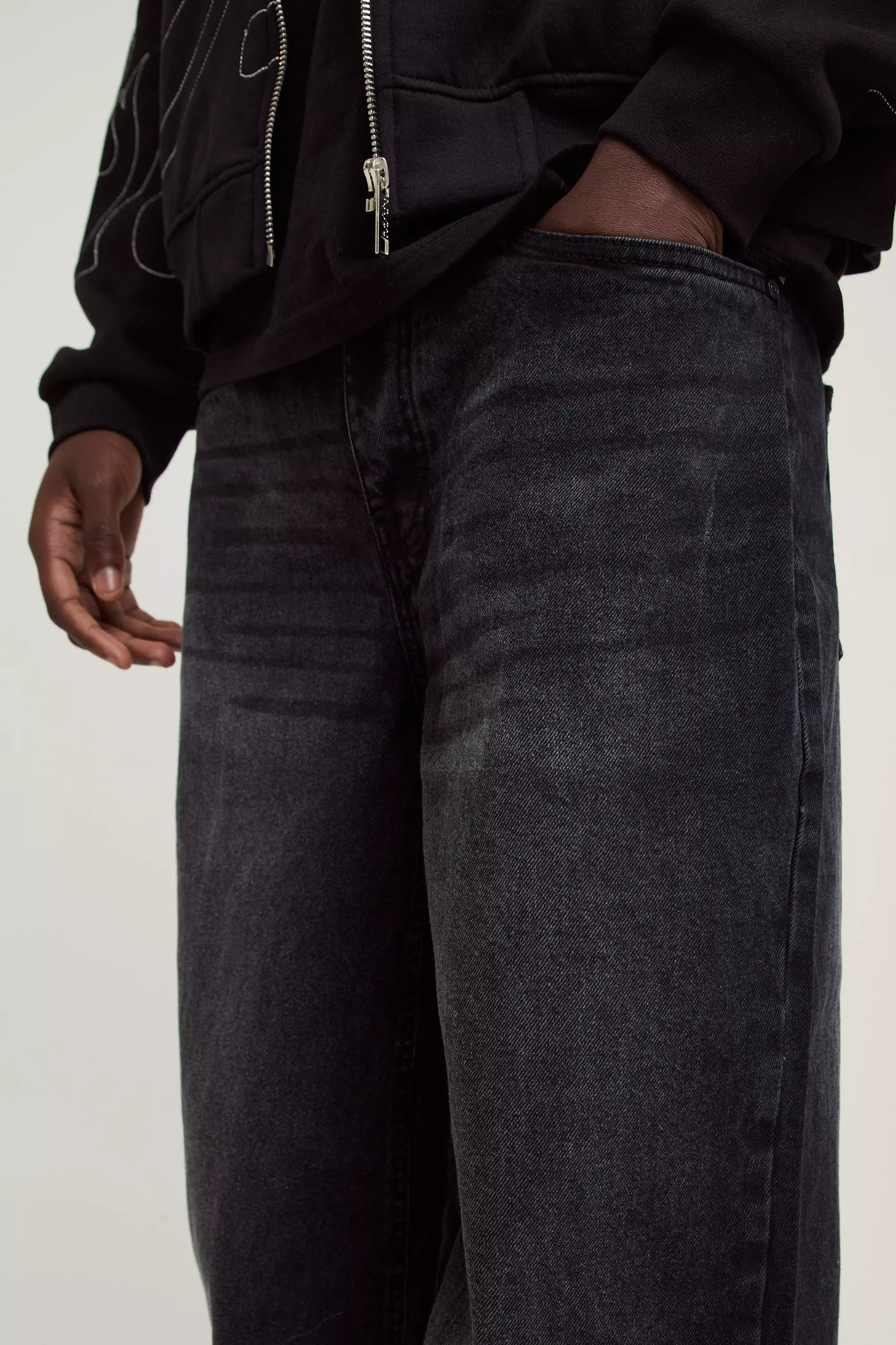Relaxed Rigid Jean In Washed Black | boohooMAN