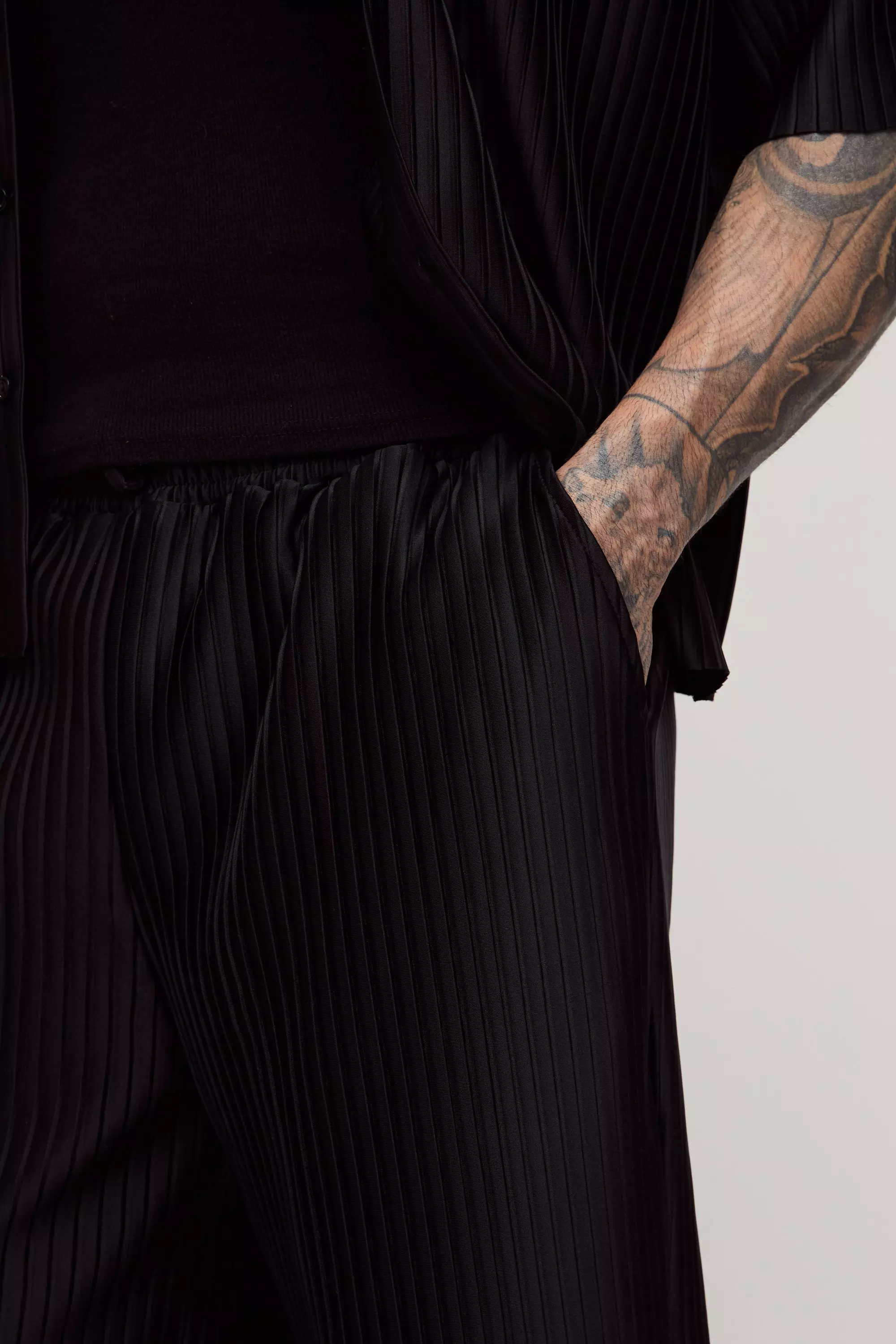 Black Tall Wide Leg Pleated Trousers alternative image