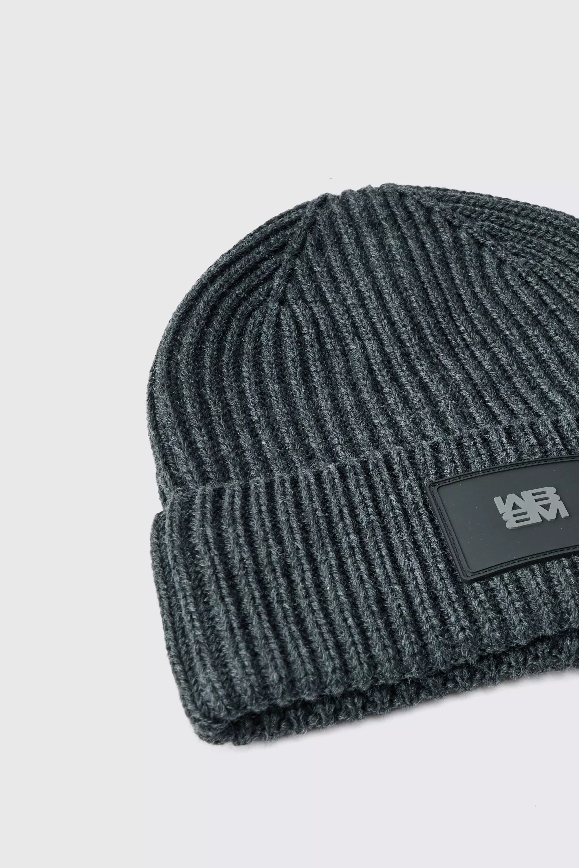 Berretto Beanie In Maglia In Pu Con Placca, Grey immagine alternativa