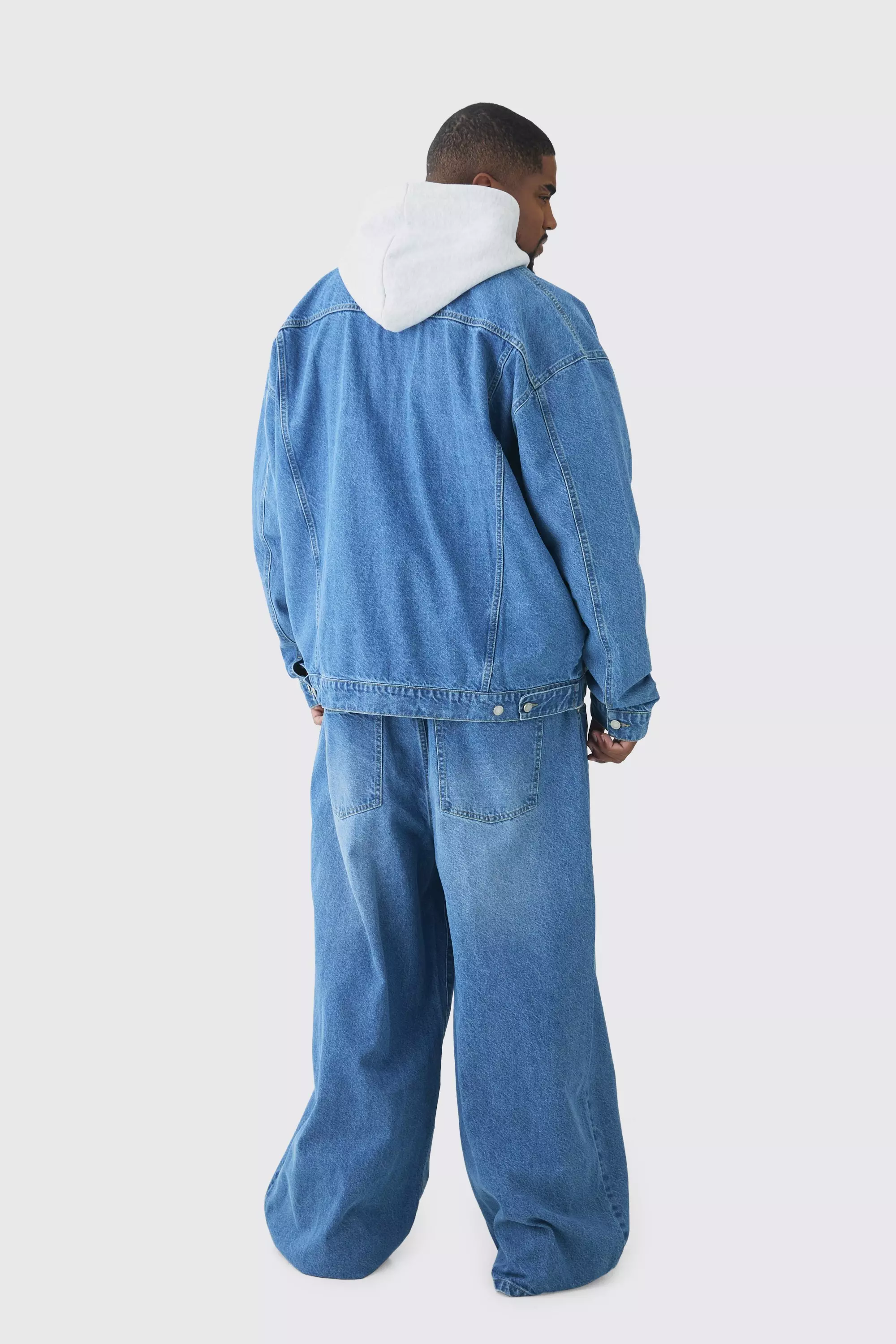 Light wash Plus Belted Baggy Fit Jeans alternative image