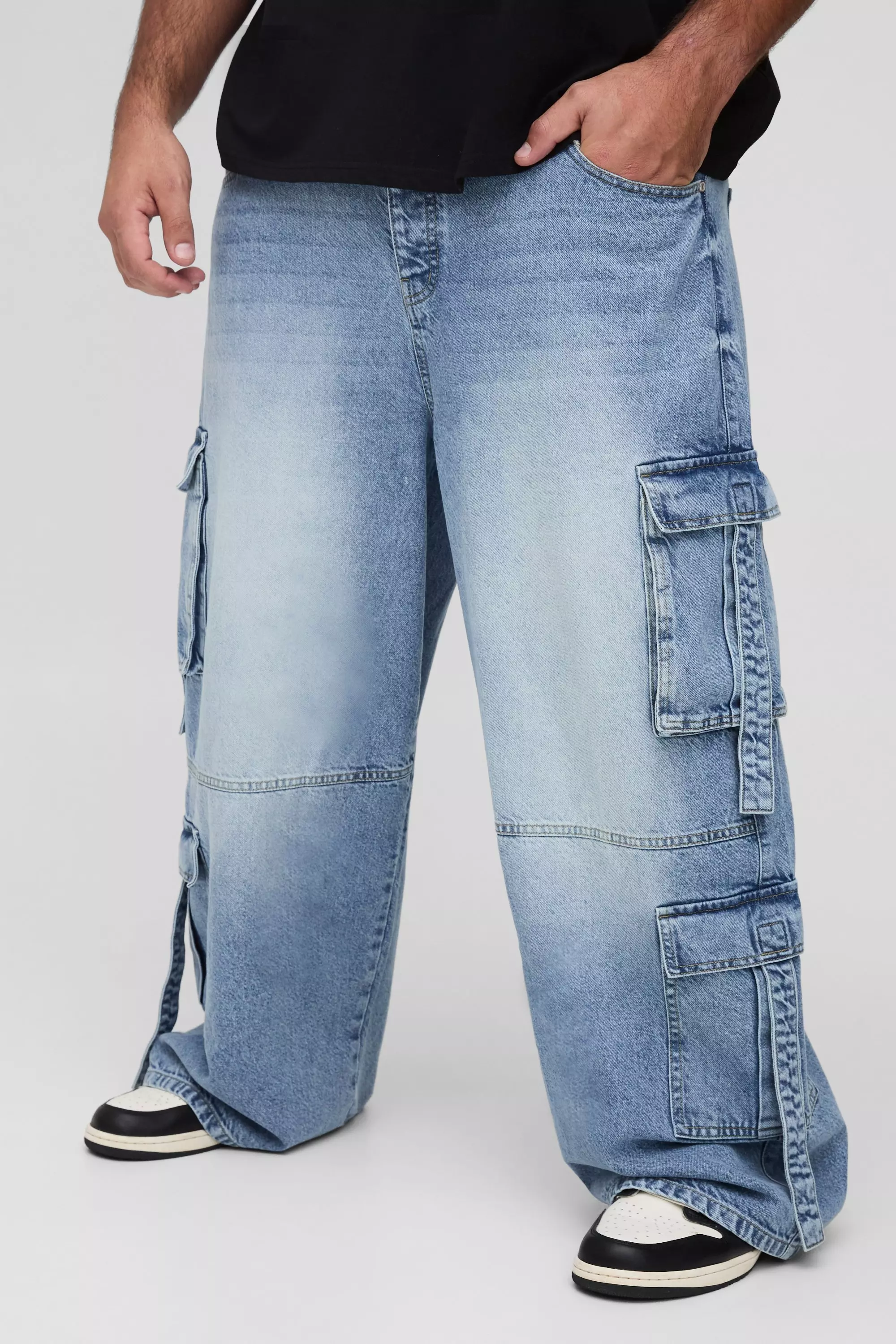 Plus Multi Pocket Baggy Cargo Jeans Light wash