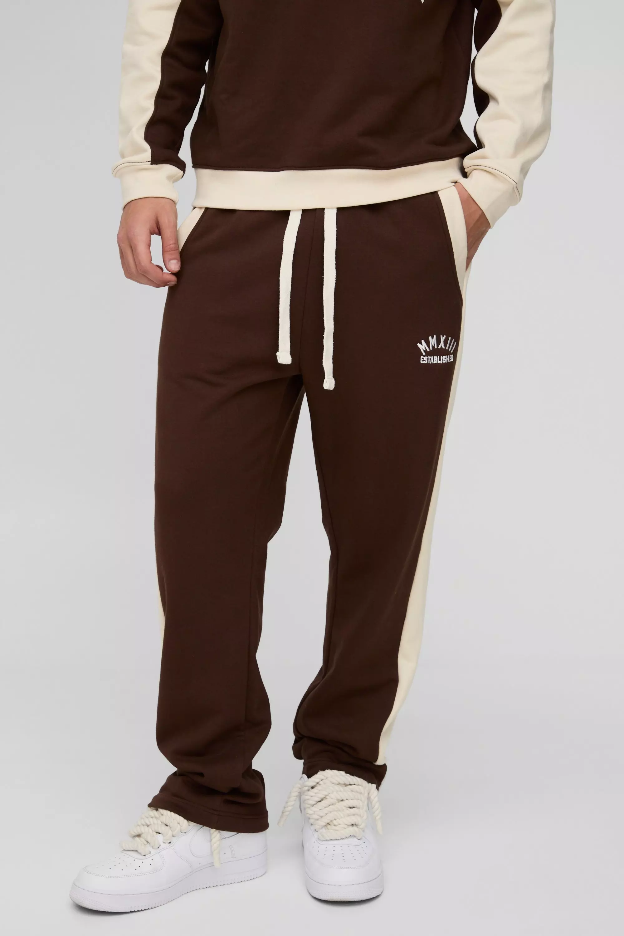 Jogging slim color block à broderies, Chocolate autre image