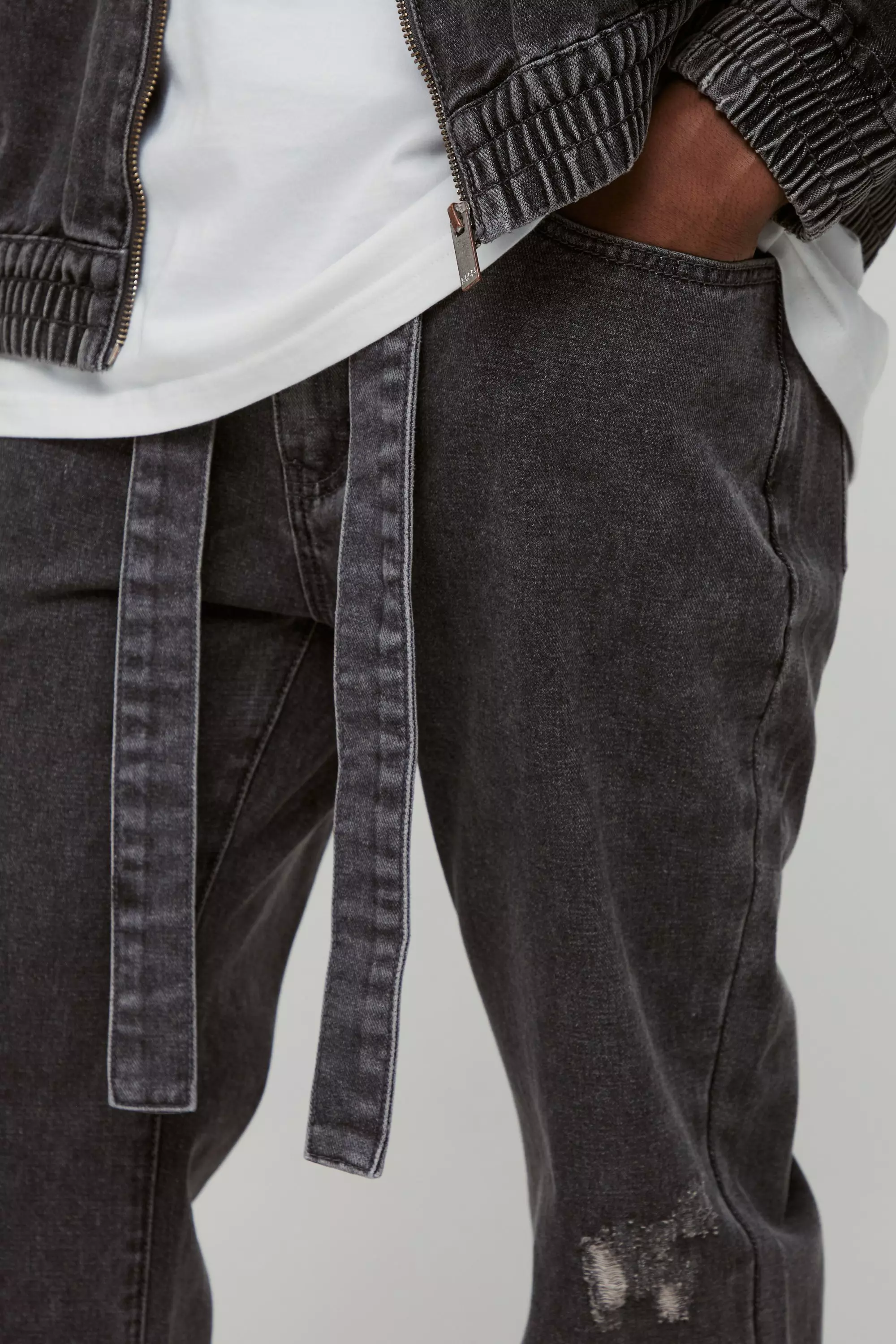 Geprägte Slim-Fit Schlagjeans mit Gürtel, Grey alternatives Bild