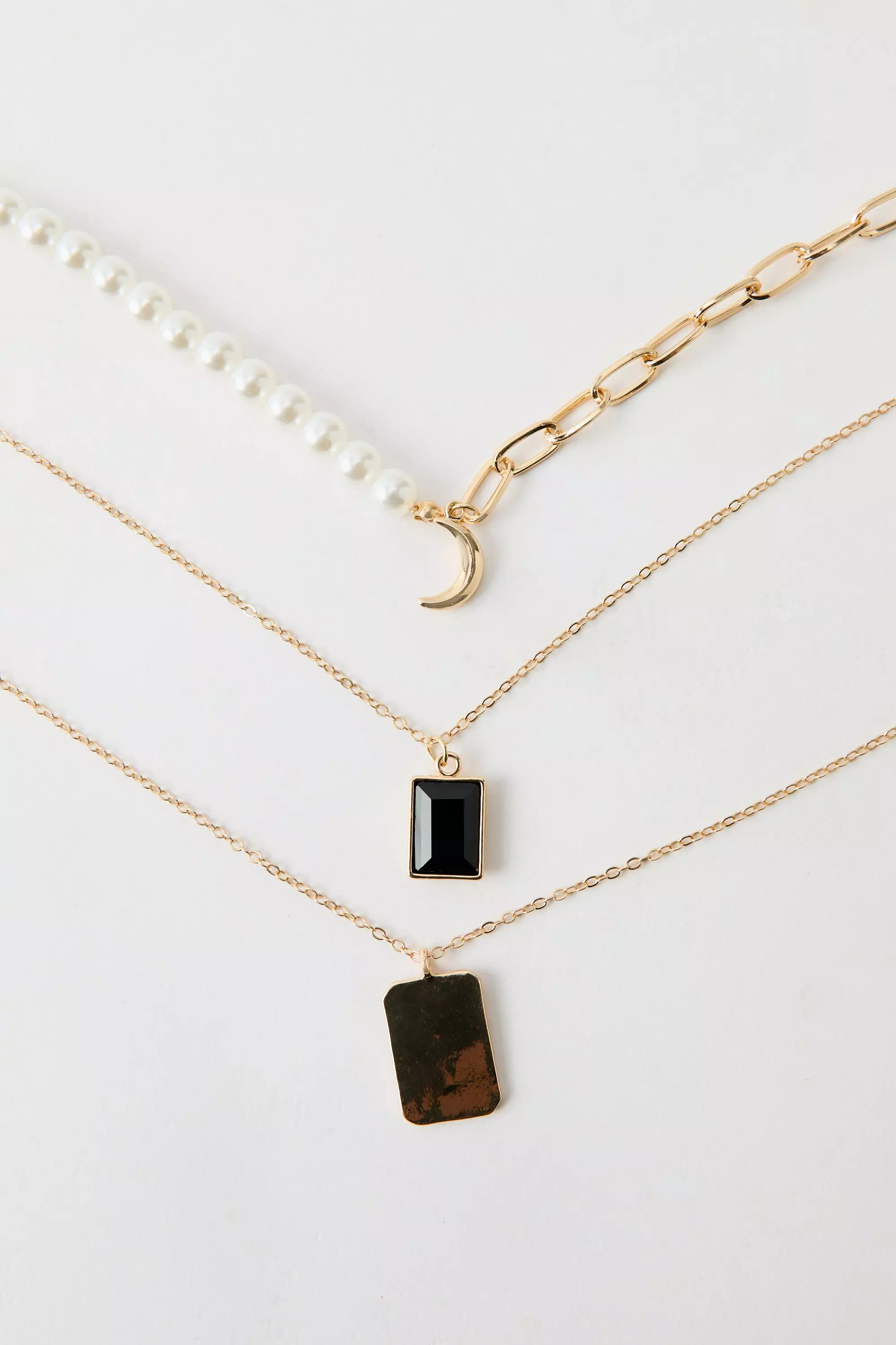 Halskette mit Perlen und Gold-Detail alternatives Bild