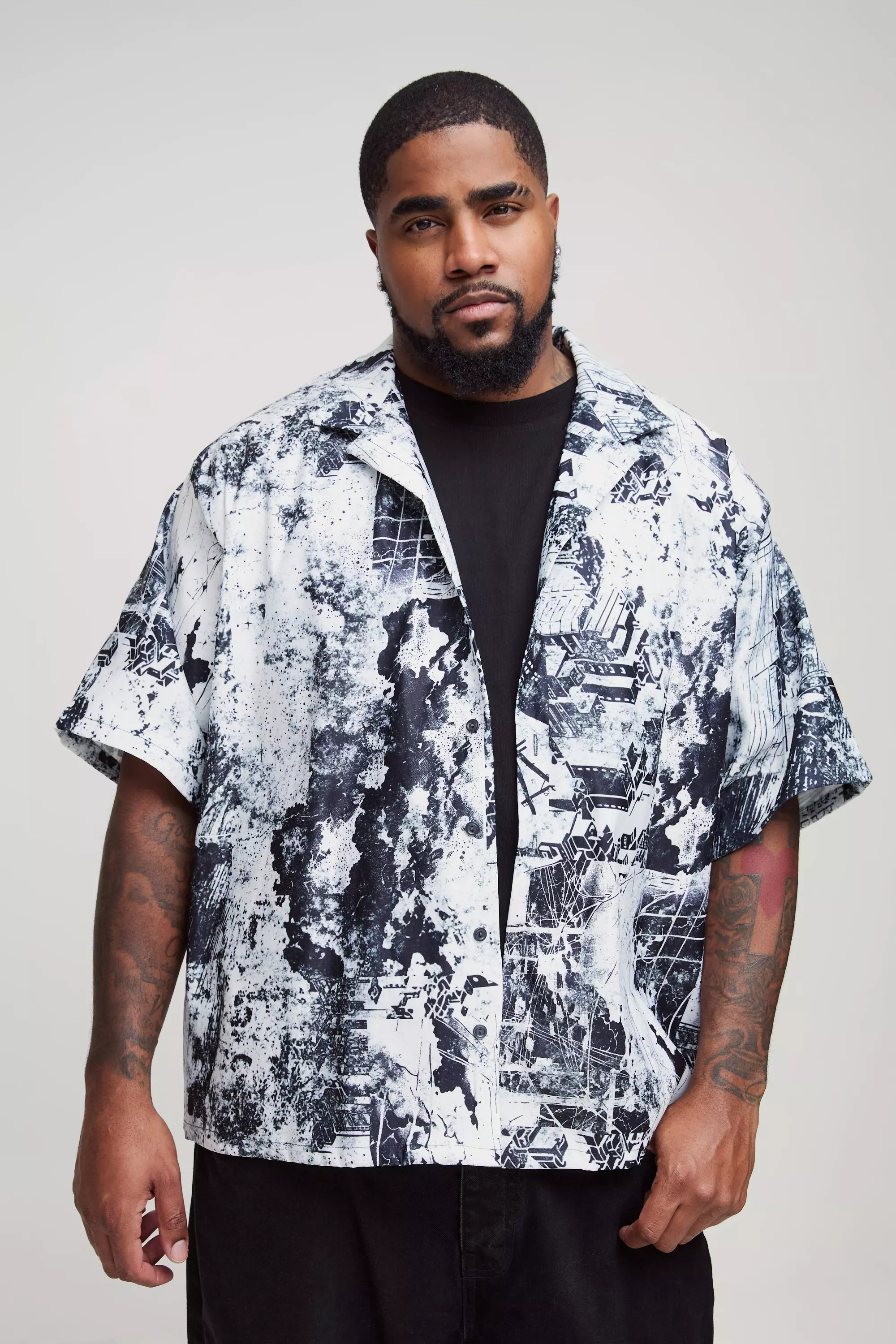 Black Plus Oversized Graphic Shirt alternative image