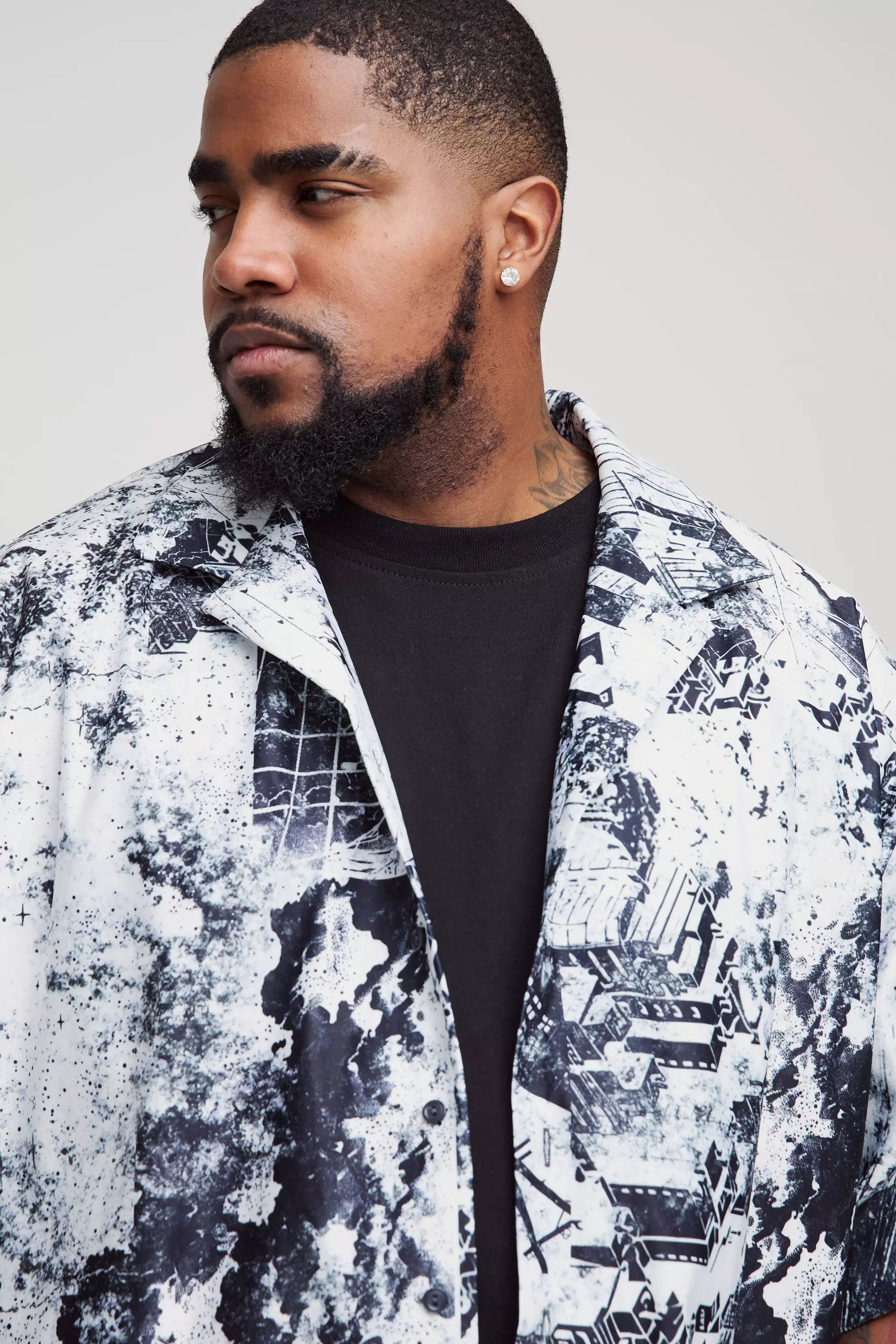 Black Plus Oversized Graphic Shirt alternative image