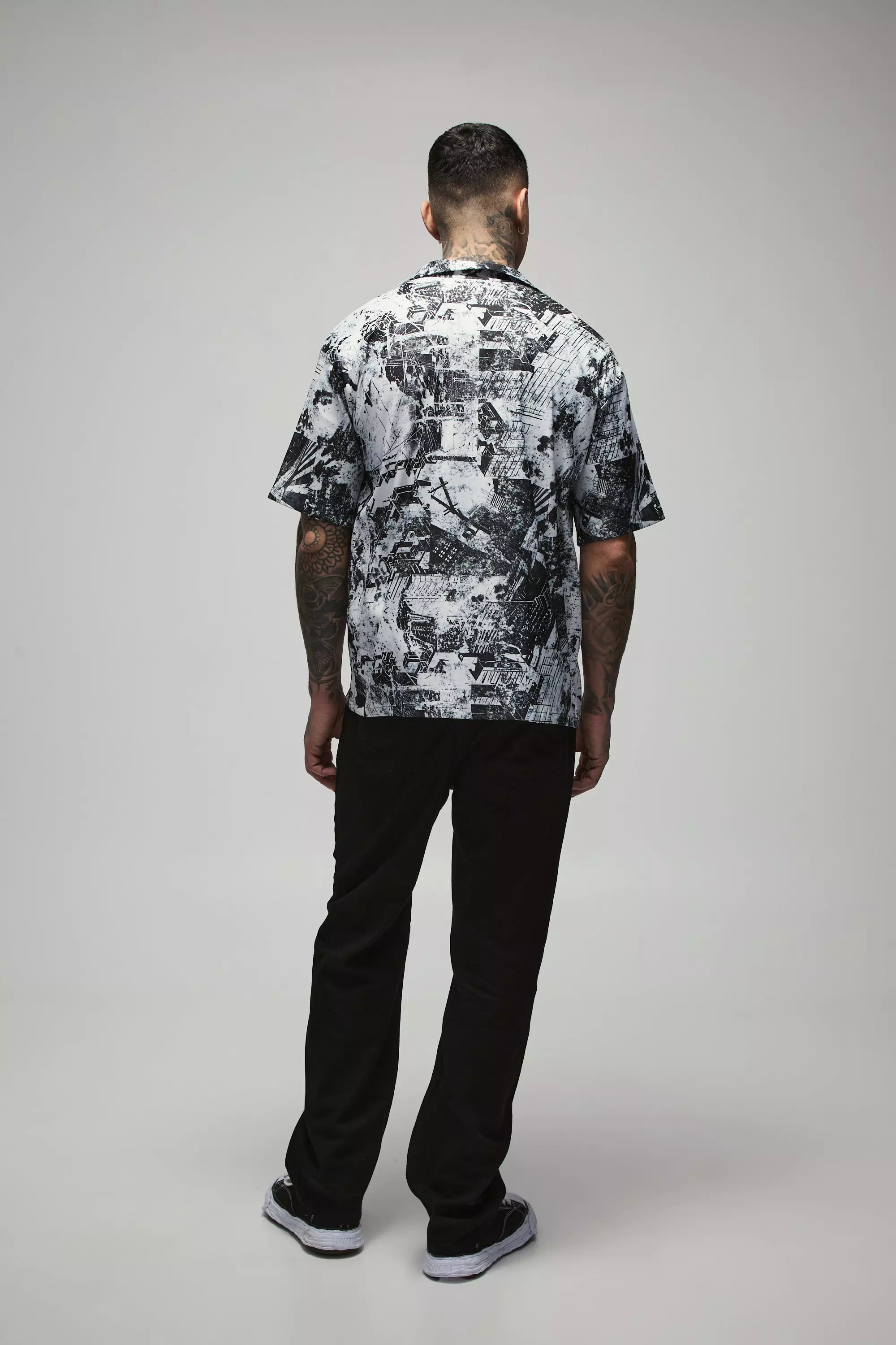 Black Tall Oversized Boxy Graphic Shirt alternative image
