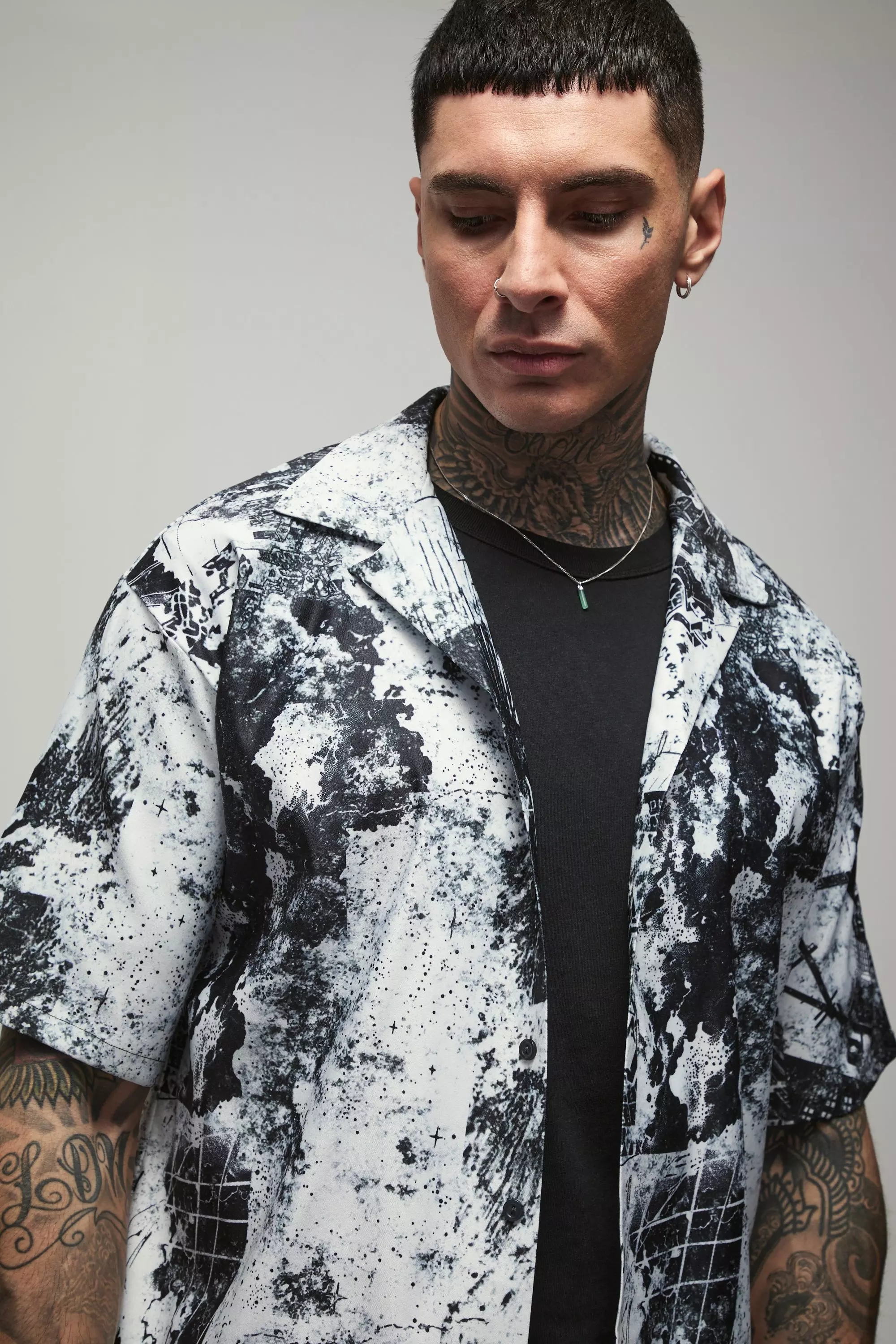 Black Tall Oversized Boxy Graphic Shirt alternative image