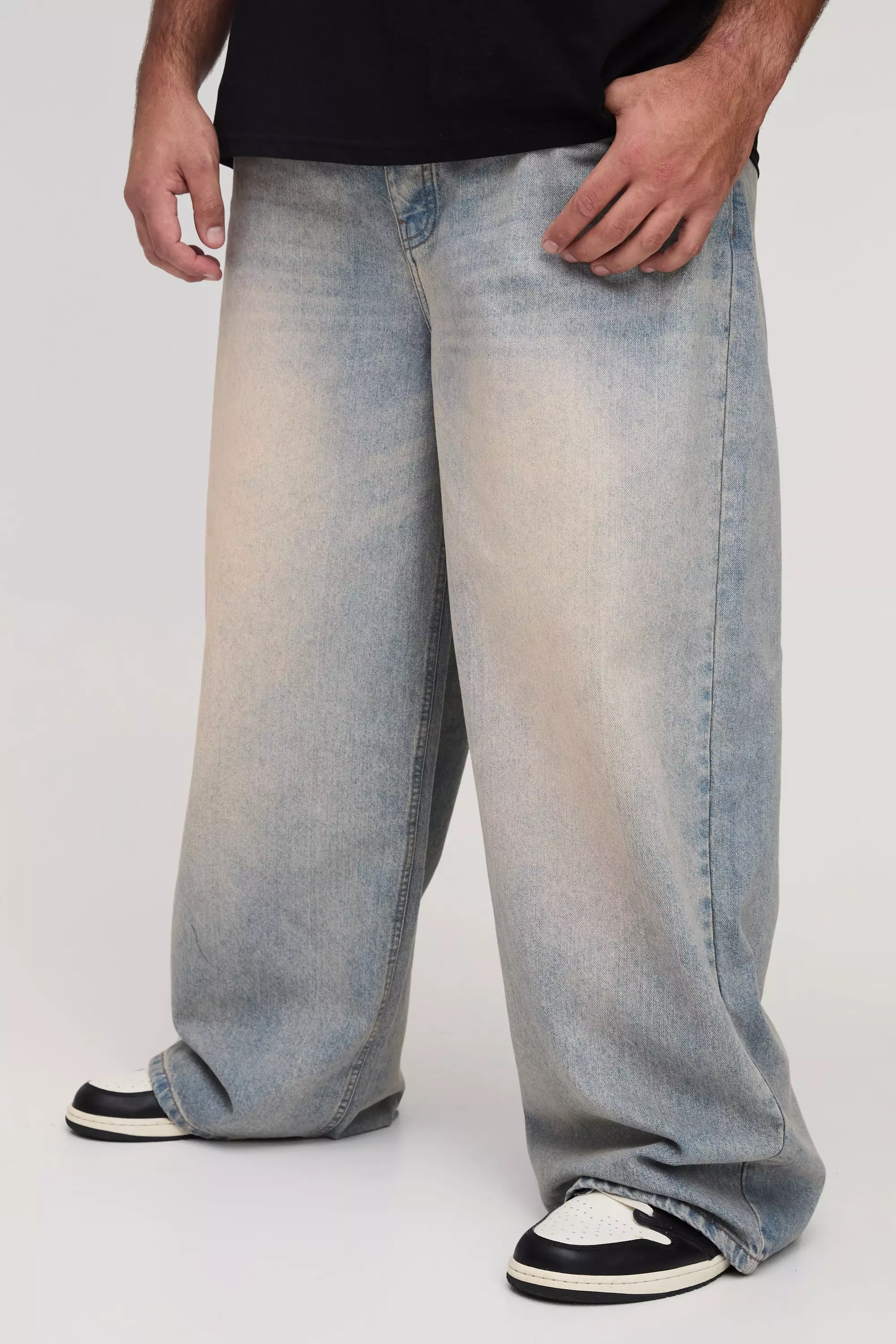 Plus Stonewash Baggy Jeans alternative image
