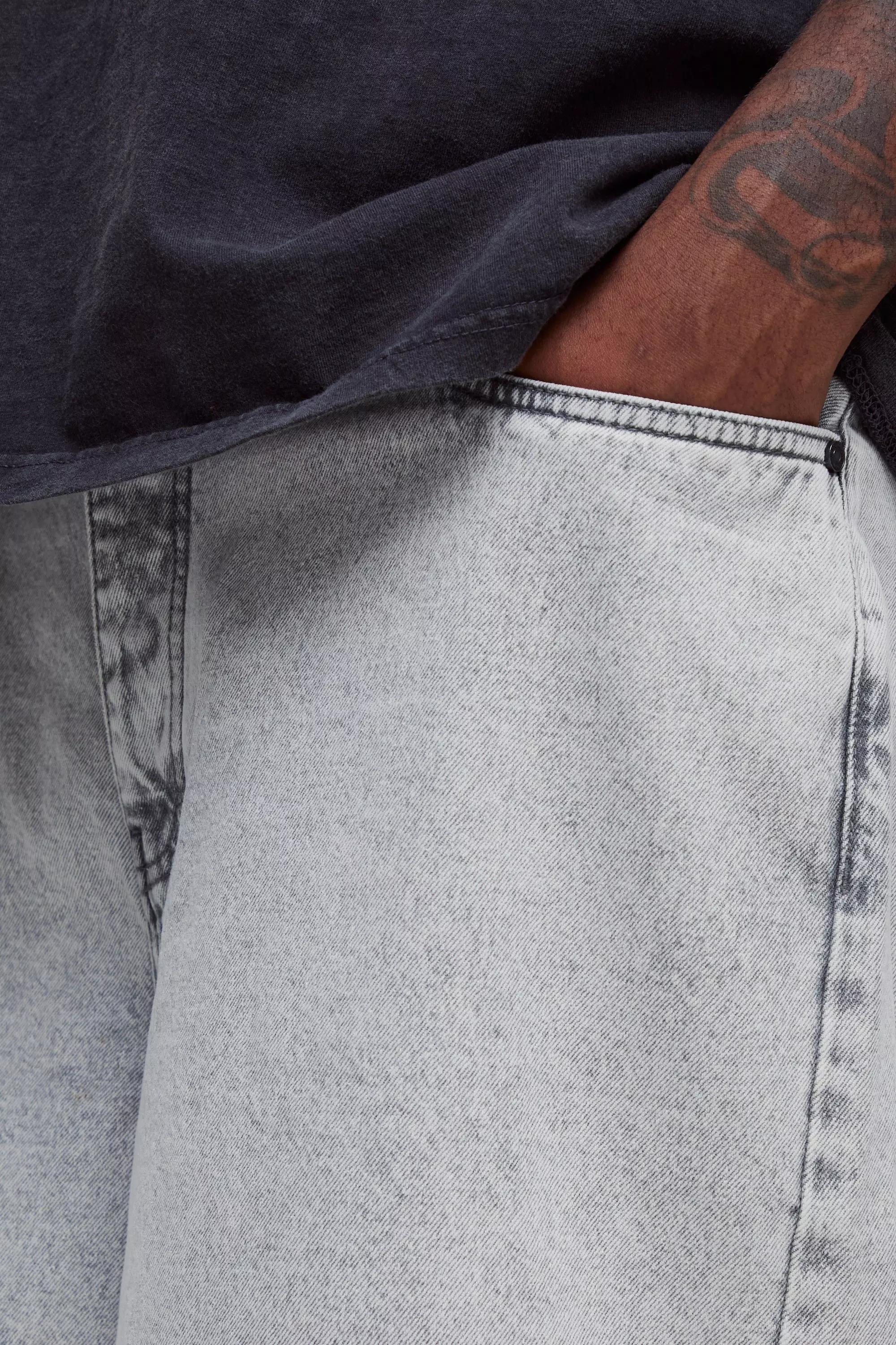Ice grey Plus Ice Wash Relaxed Fit Jorts alternative image