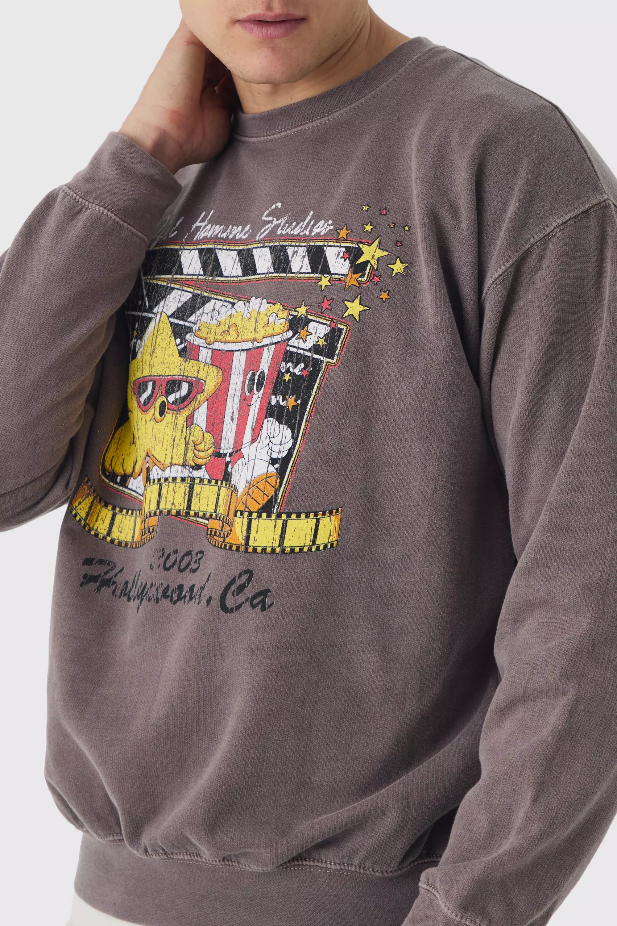 Sweat délavé à imprimé dessin animé, Mahogany autre image