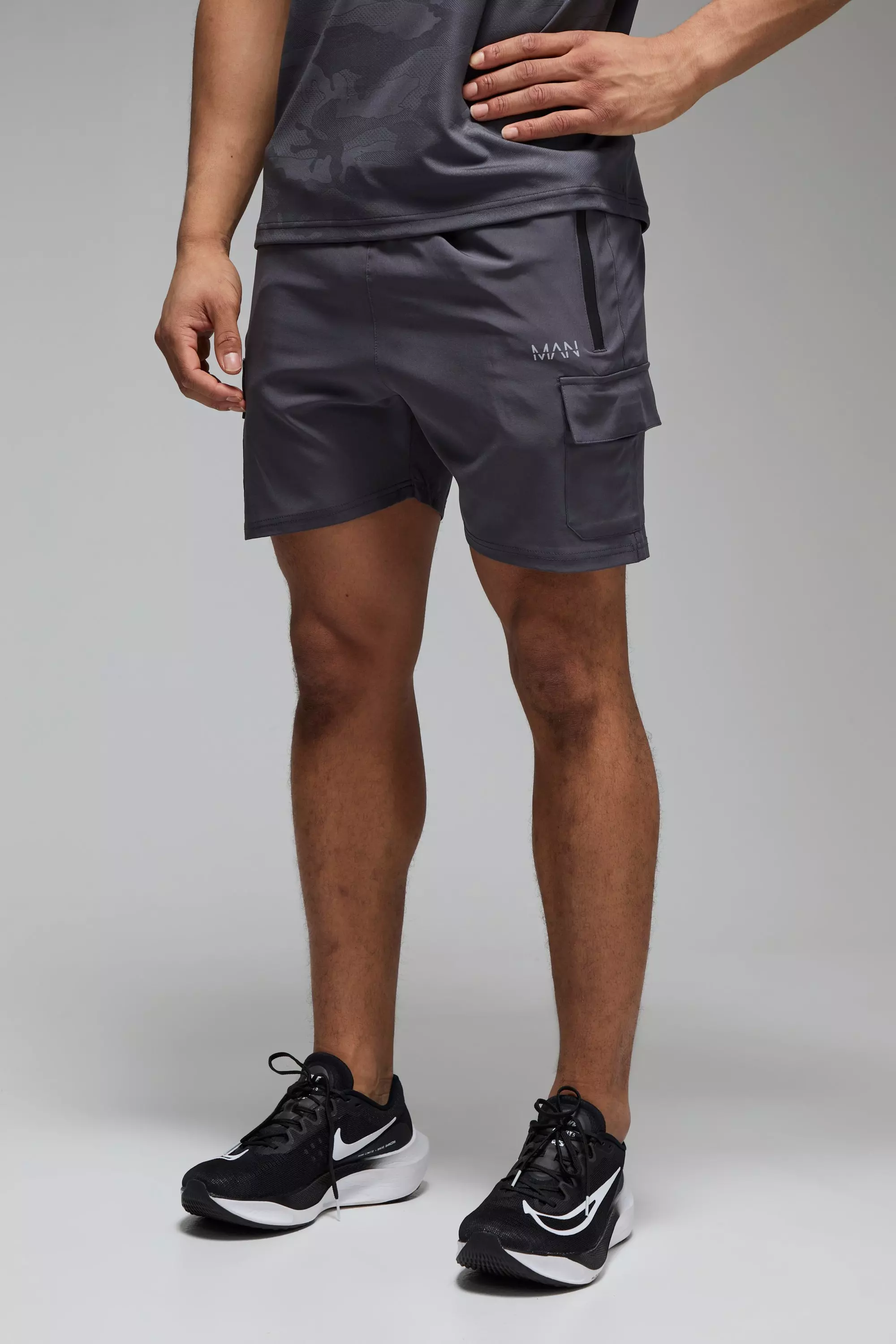 Man Active Stretch Woven 5inch Cargo Short Charcoal