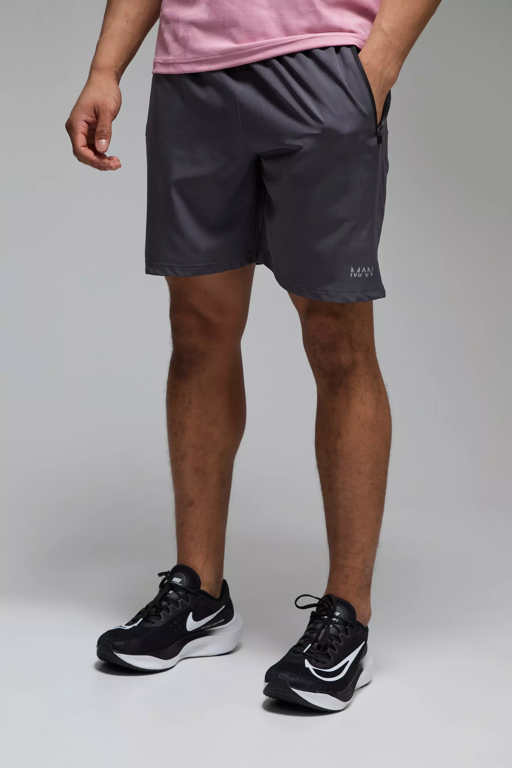 Man Active Stretch Woven 7inch Short Charcoal