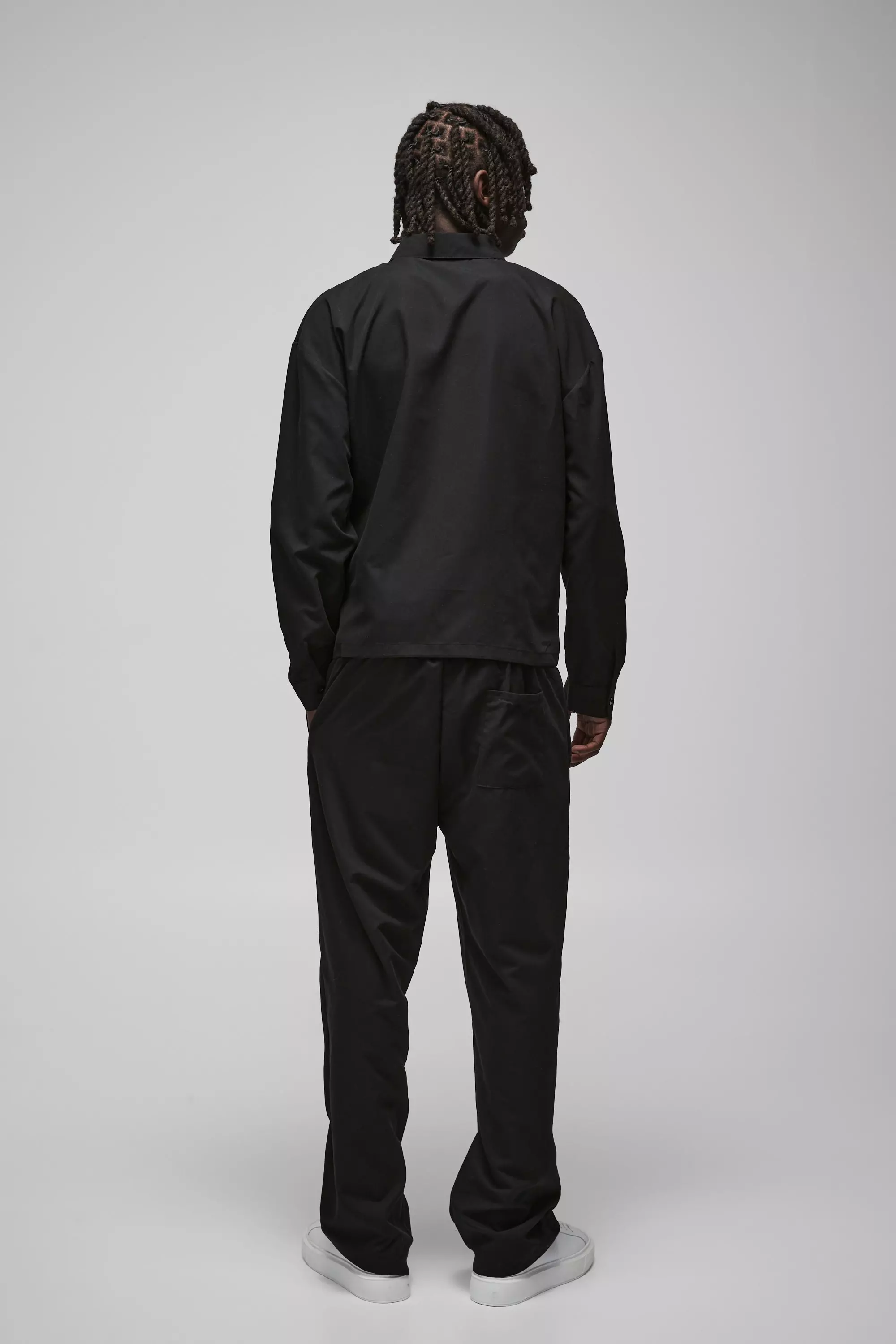 Black Man Nylon Overhemd Met Zak Detail En Rits alternatieve afbeelding