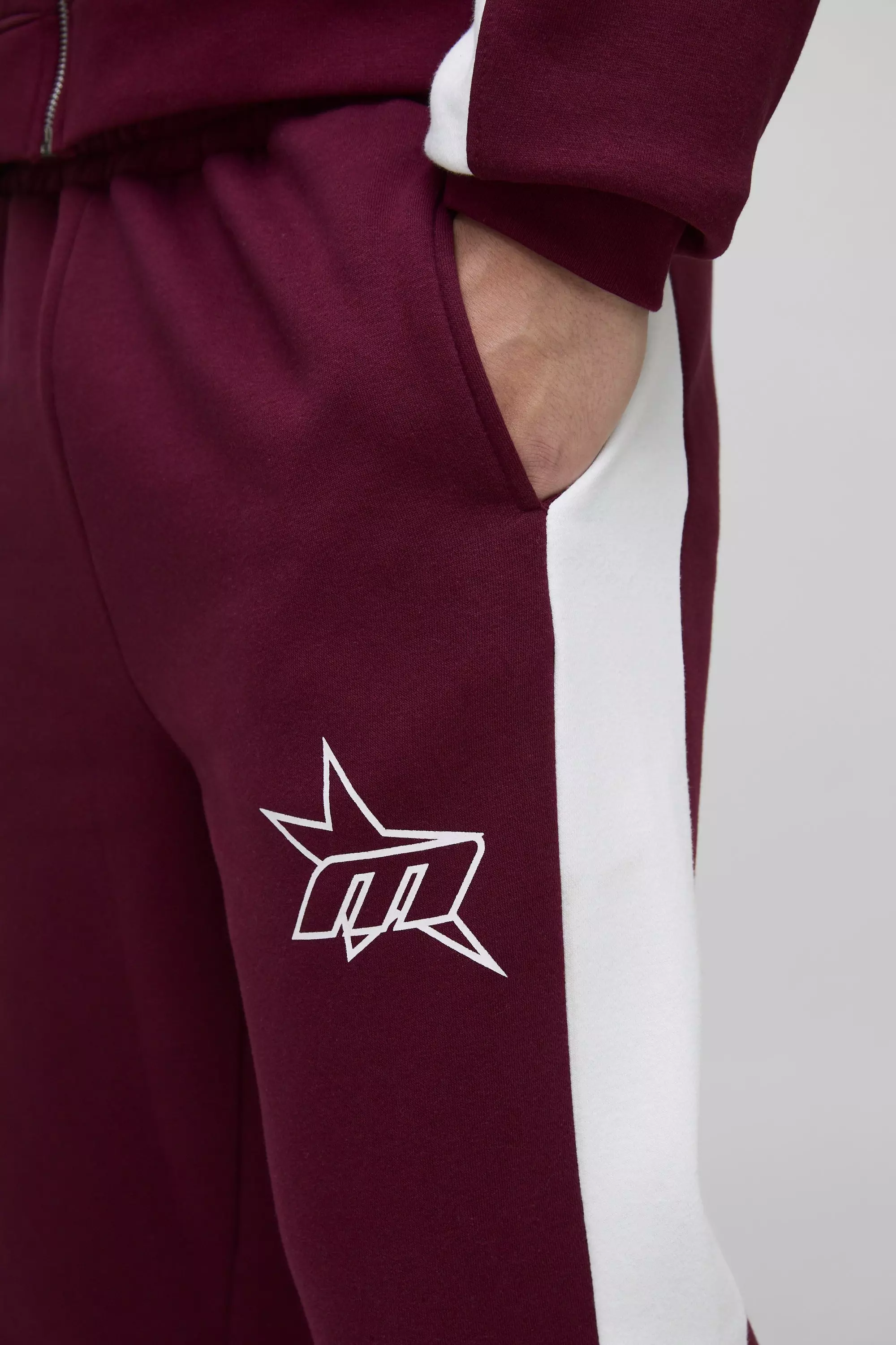 Burgundy Regular Fit M Star Side Panel Jogger alternative image
