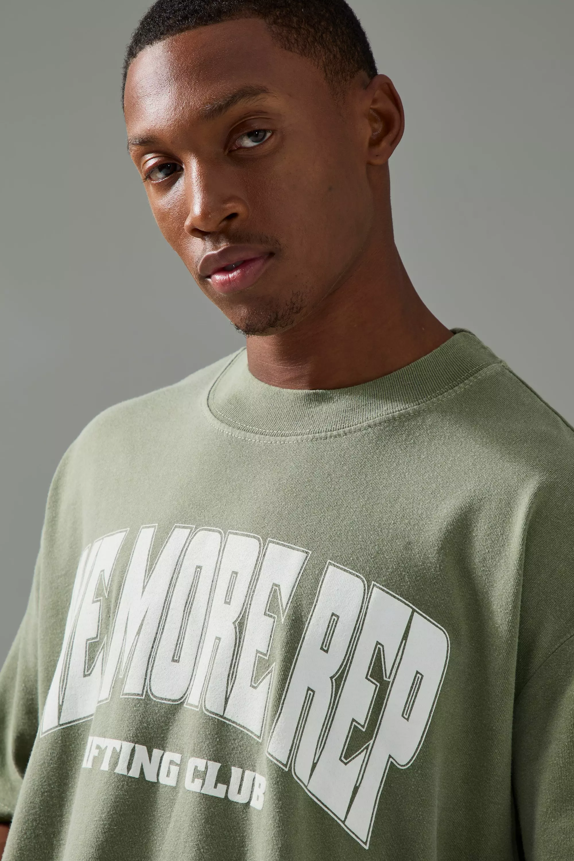 T-shirt de sport oversize surteint - MAN Active, Sage autre image