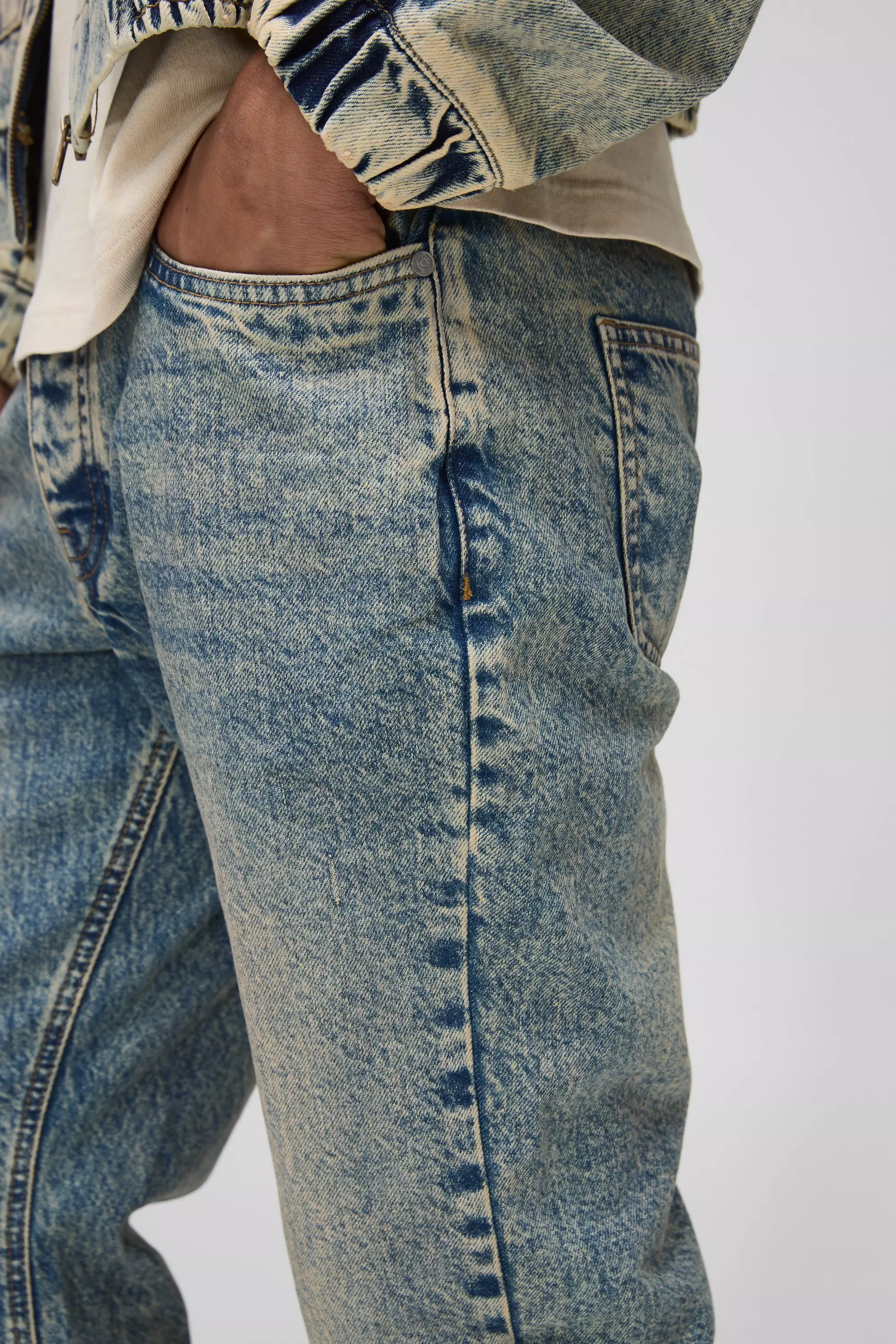 Antique blue Relaxed Flared Stacked Antique Wash Jeans alternative image