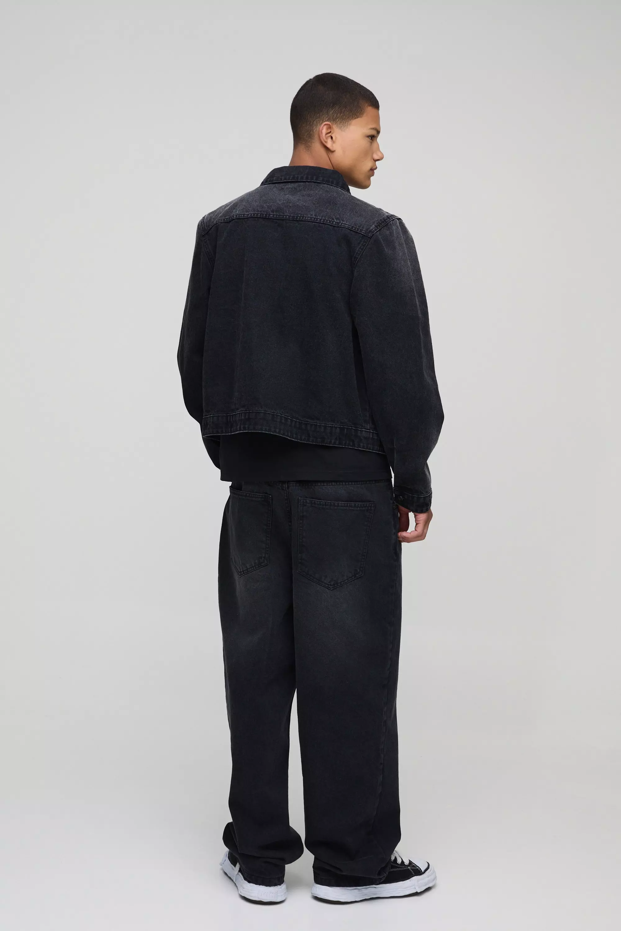 Lockere schwarze Jeans, Washed black alternatives Bild