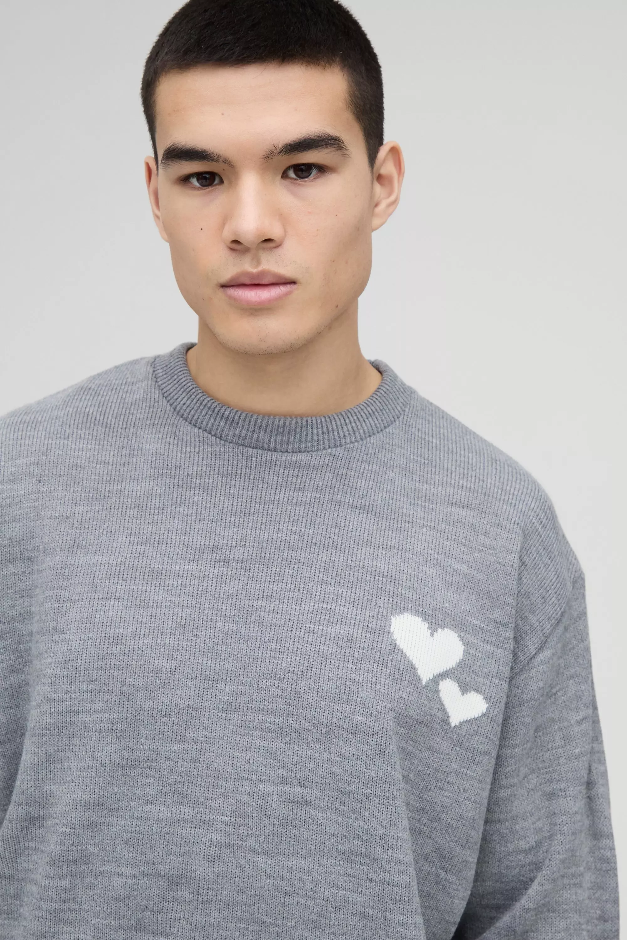 Kastiger Oversize Pullover mit Herz-Stickerei, Charcoal alternatives Bild