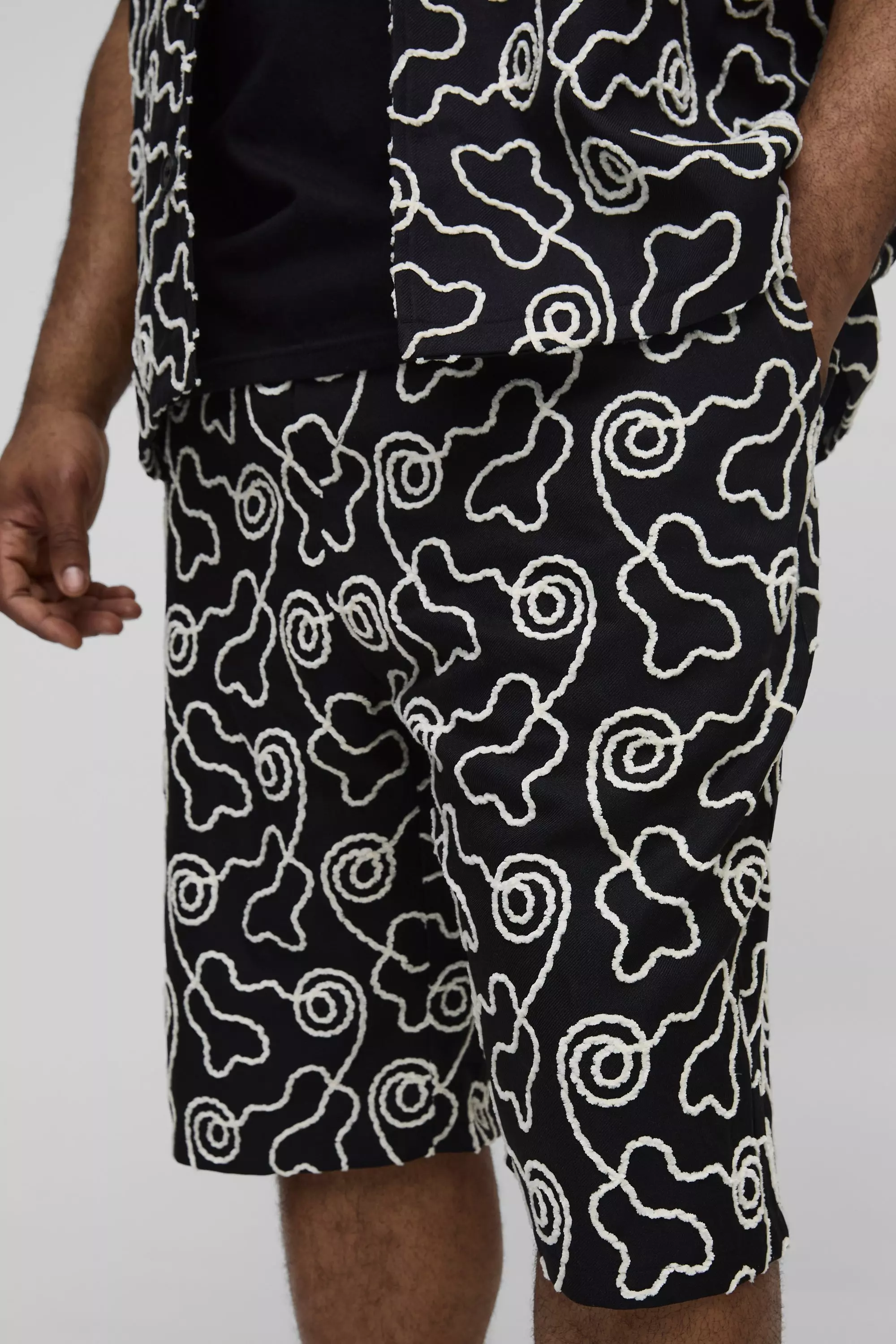 Black Plus All Over Embroidery Relaxed Fit Shorts alternative image