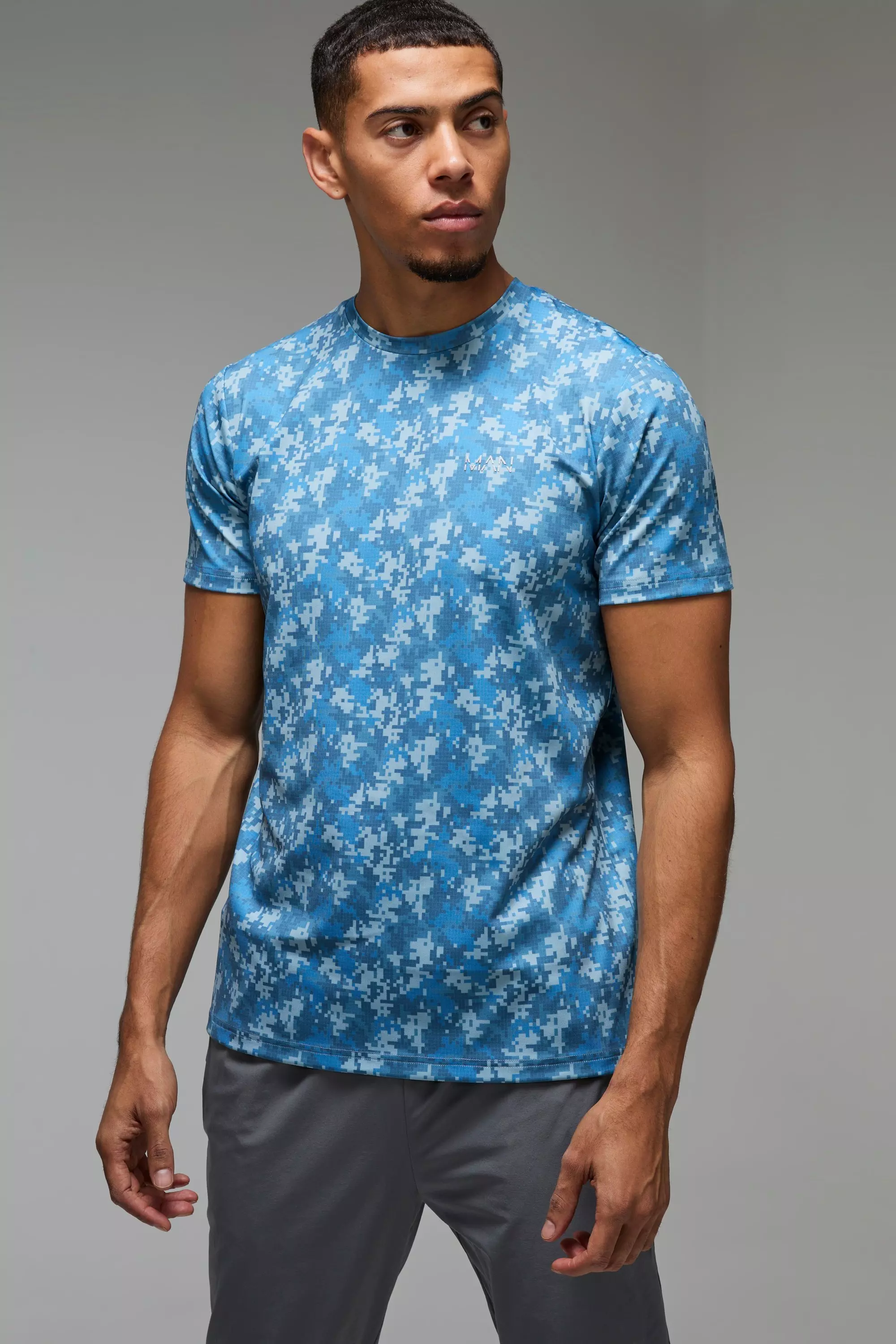 Man Active Camouflage Performance T-Shirt, Blue alternatives Bild